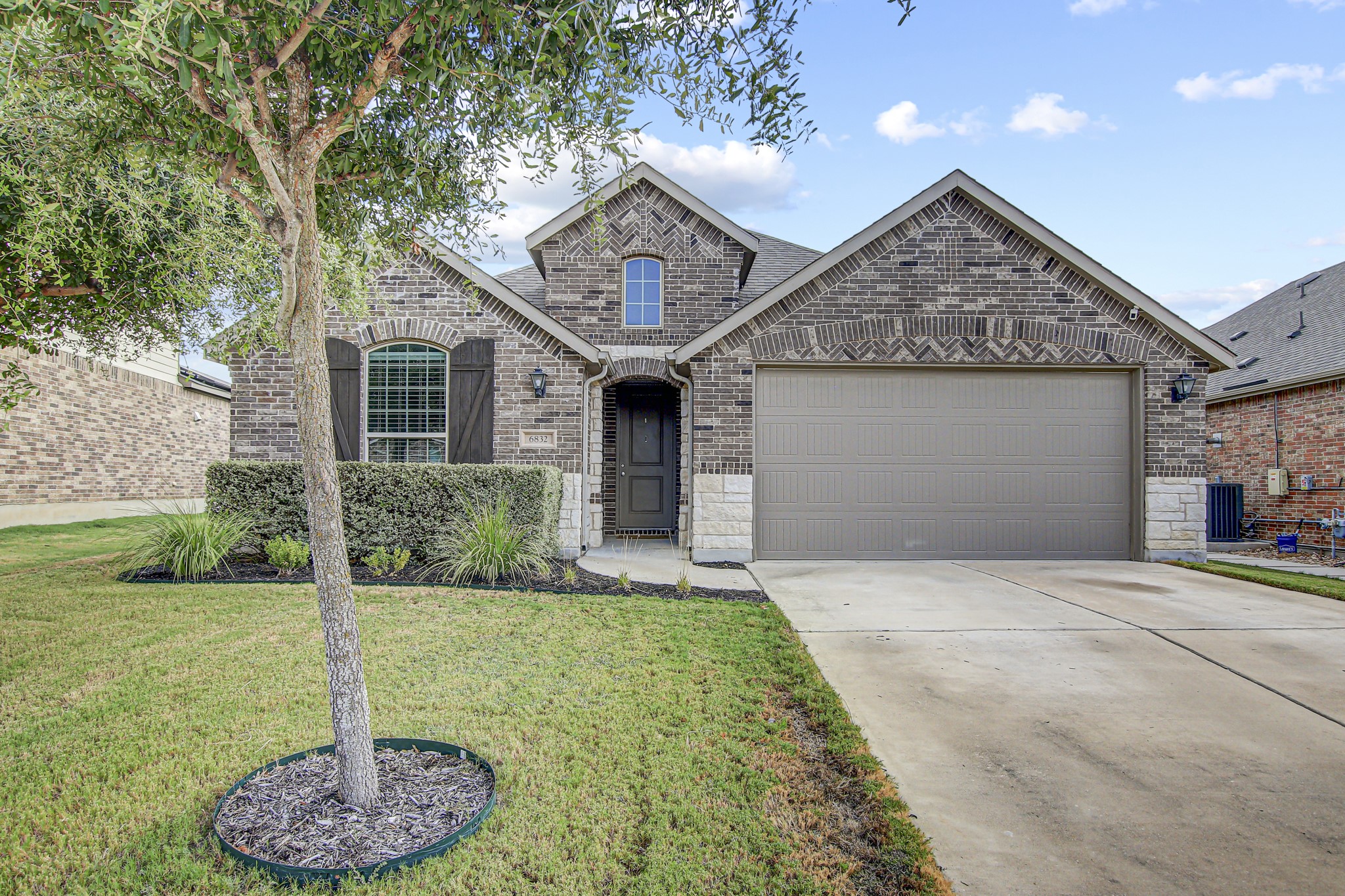 6832 Catania Loop — photo