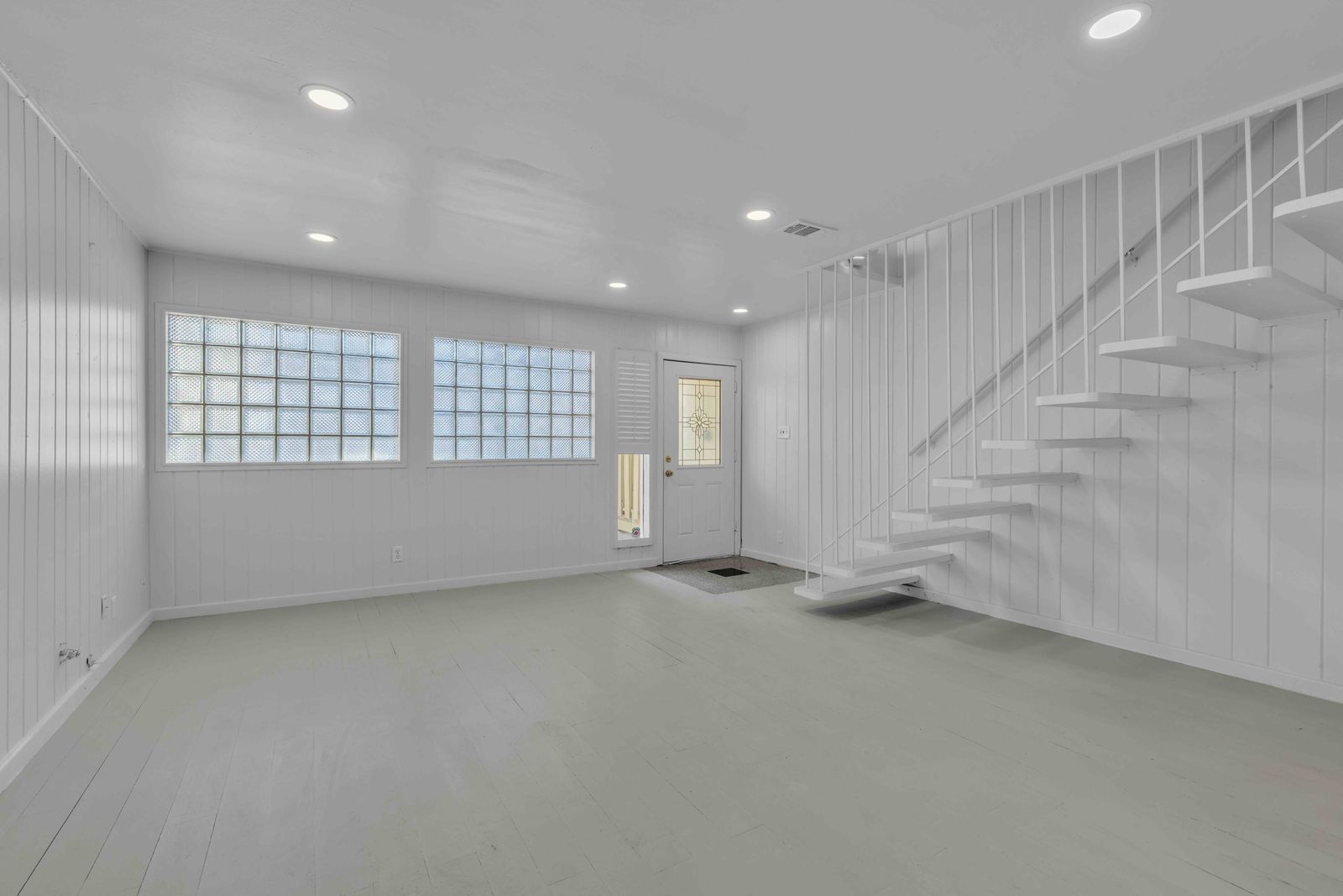 5210 Woodrow Ave — photo
