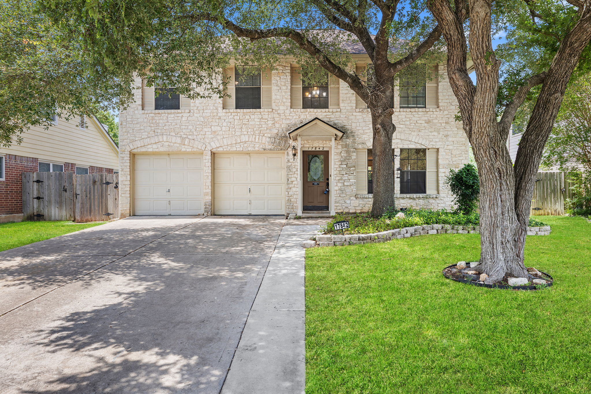 17842 Park Valley Dr — photo