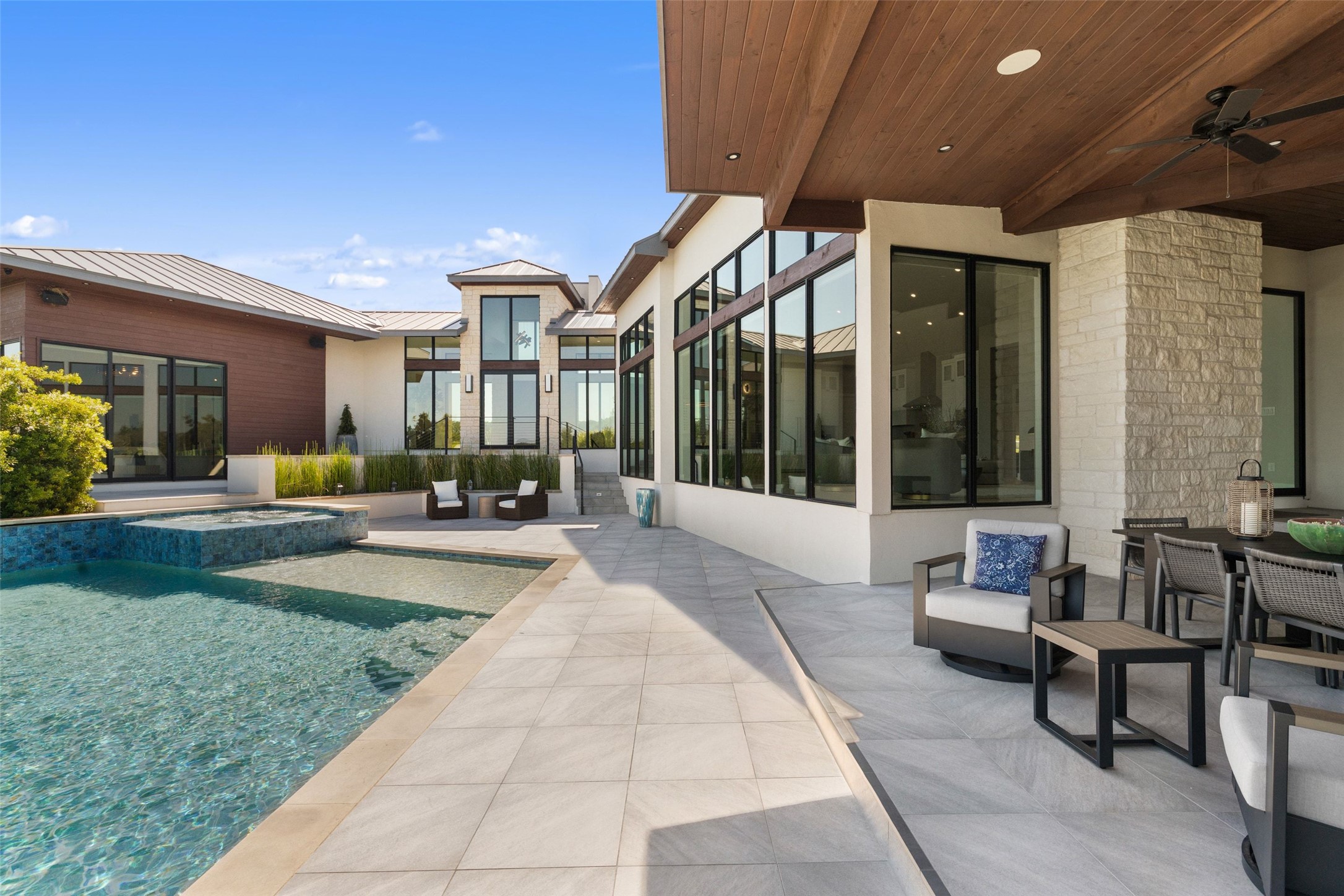 612 Overlook Pkwy — photo
