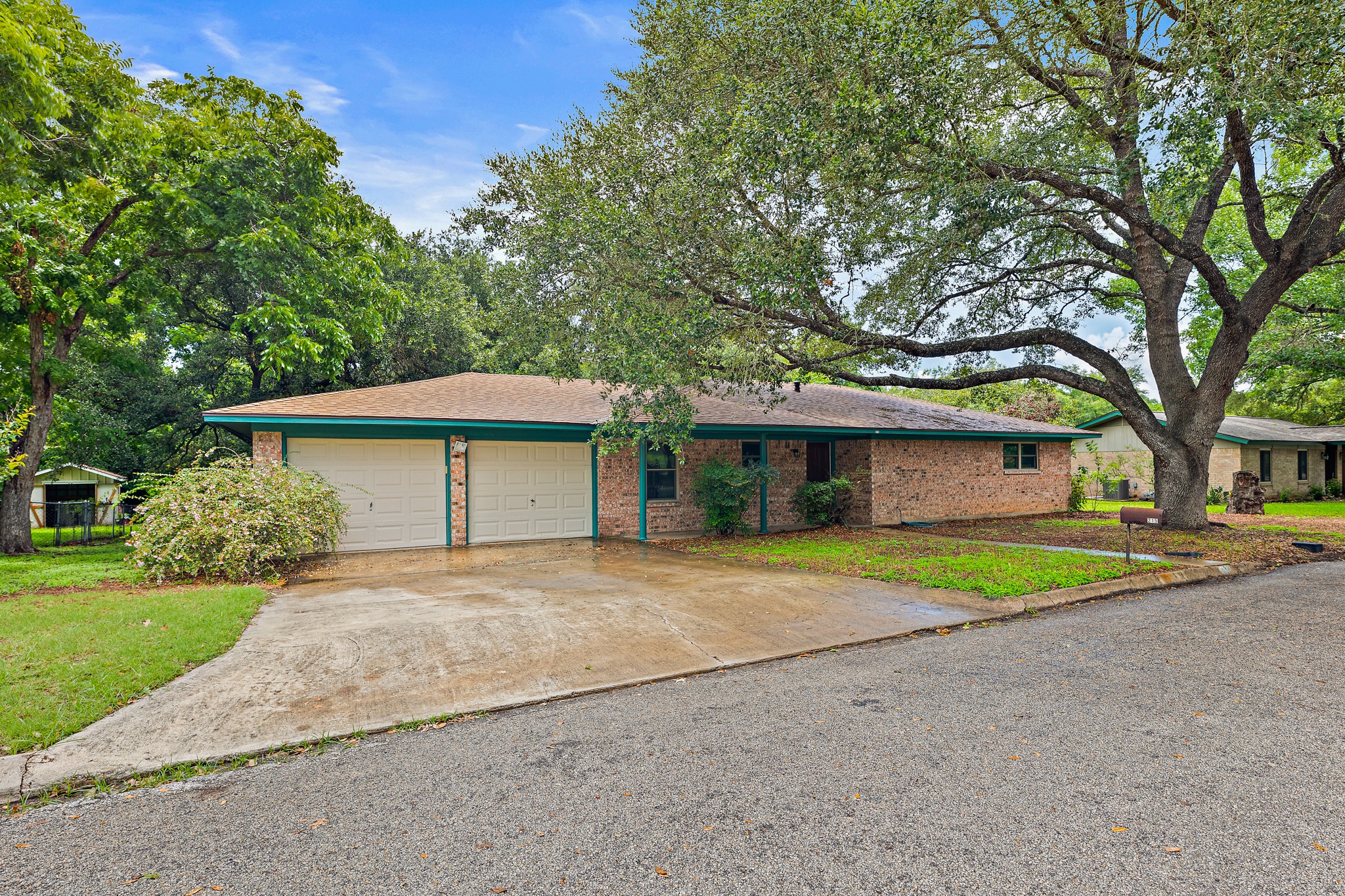 215 Memorial Dr — photo