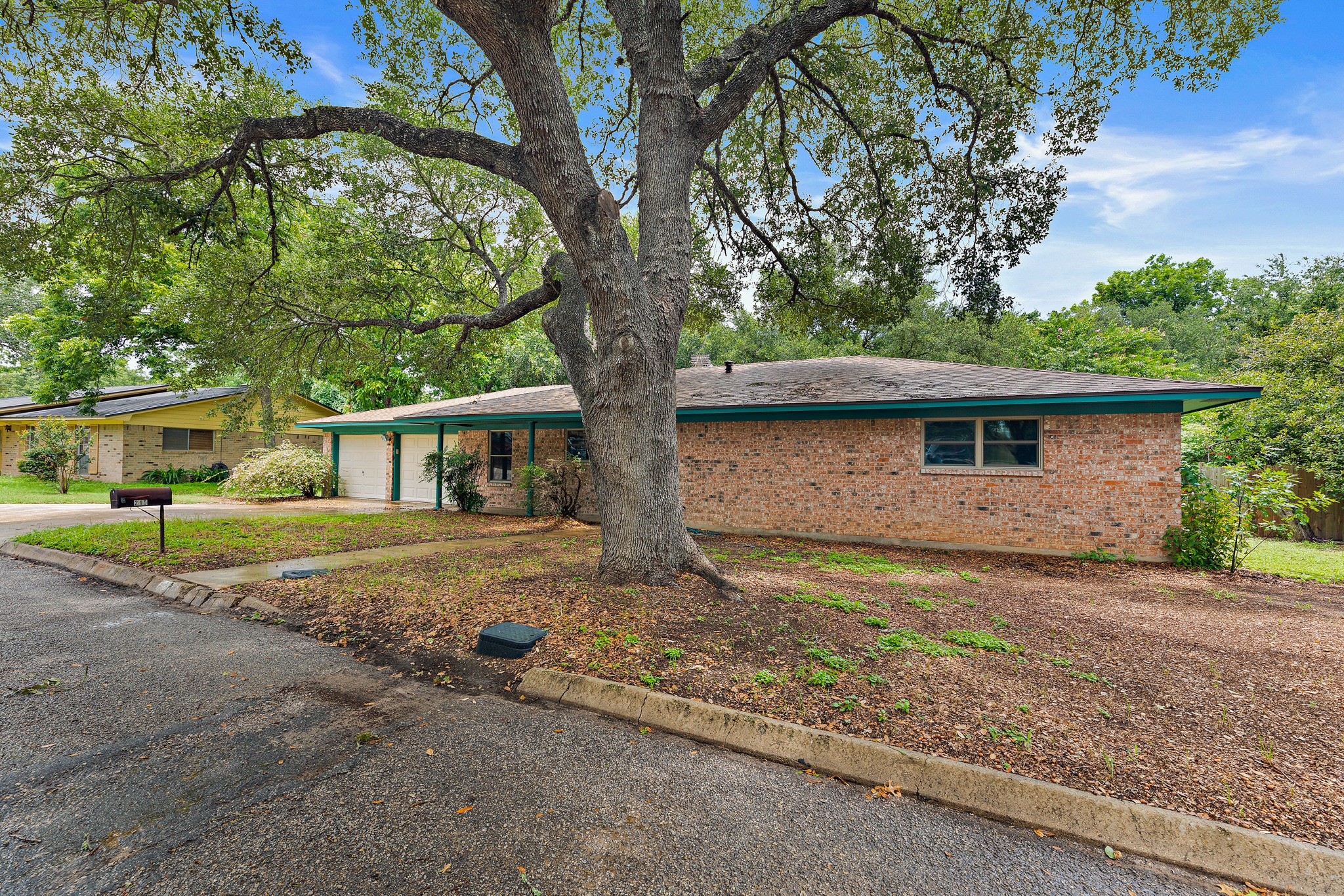 215 Memorial Drive, Luling, TX 78648 — photo 3