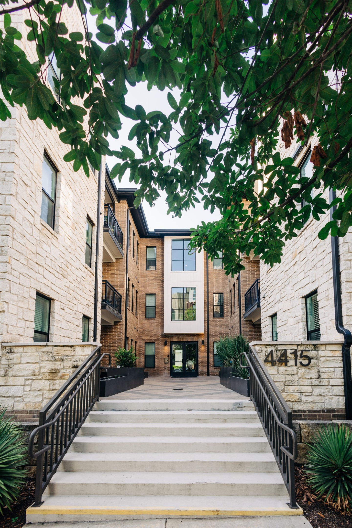 4415 Jackson Ave 4306 — photo