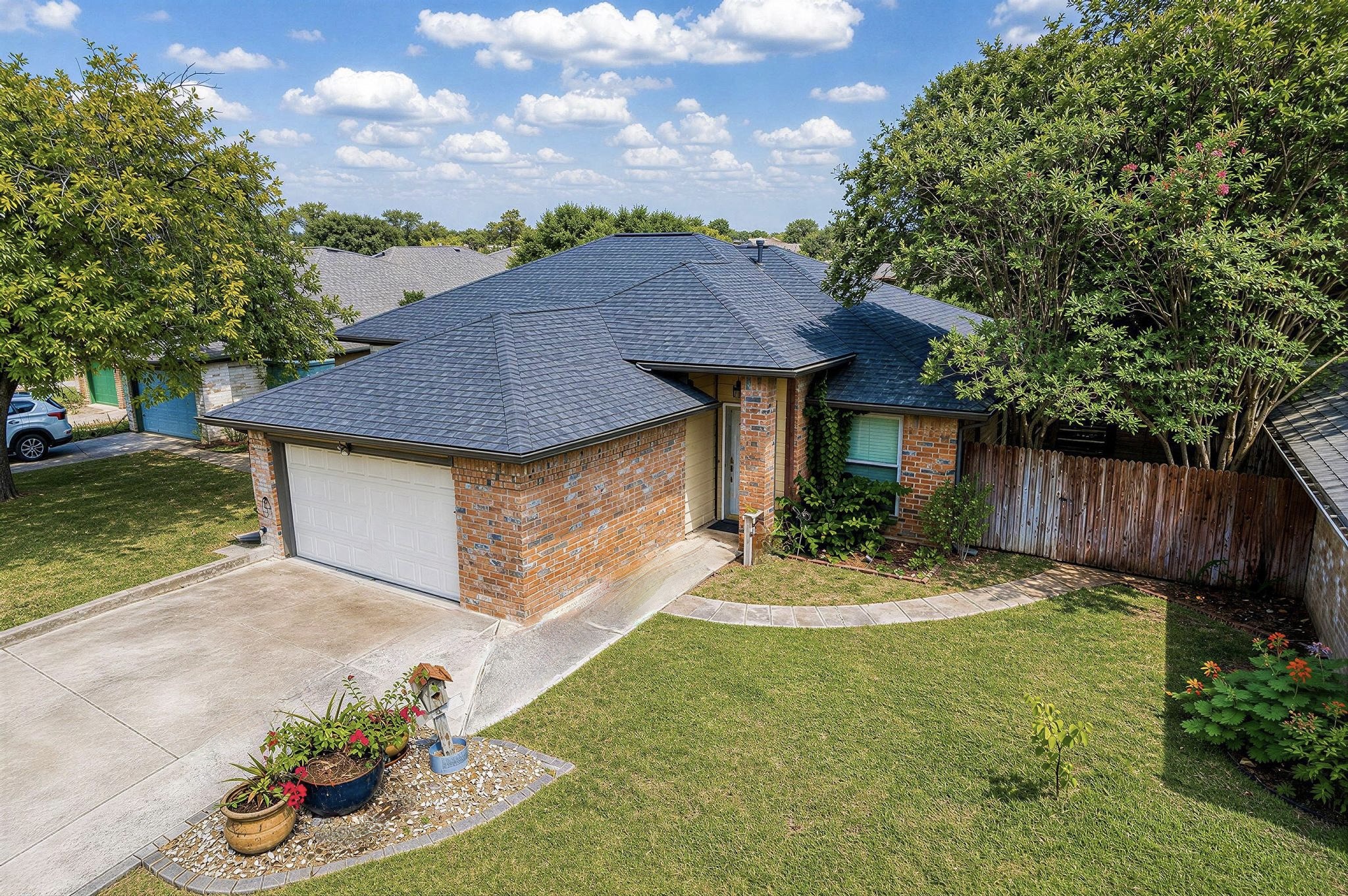 608 Saunders Dr — photo