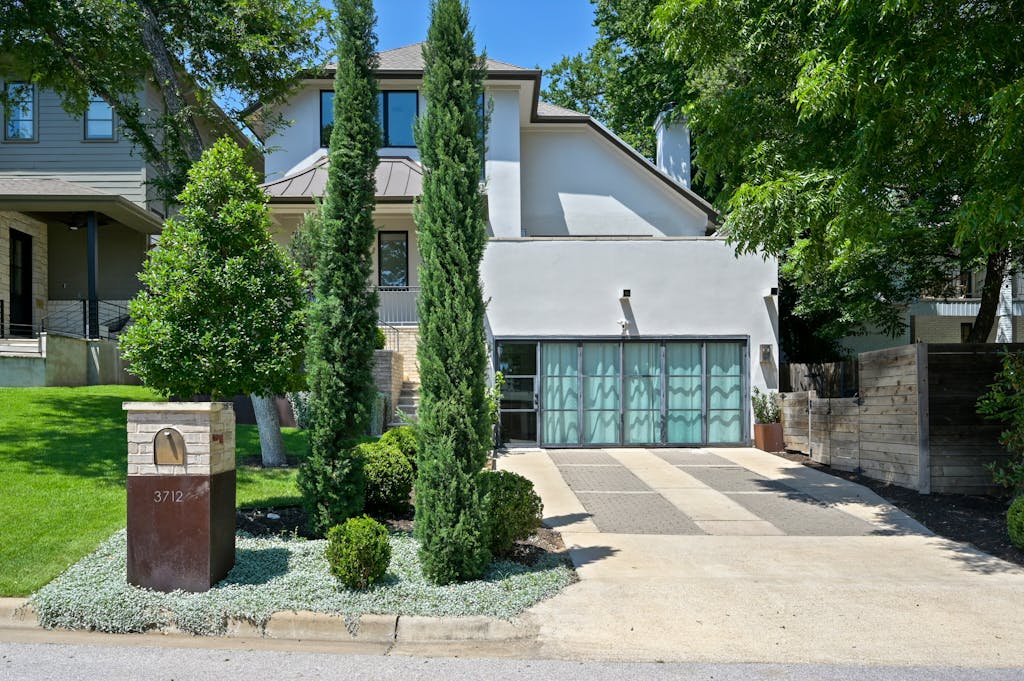 3712 Meredith St — photo