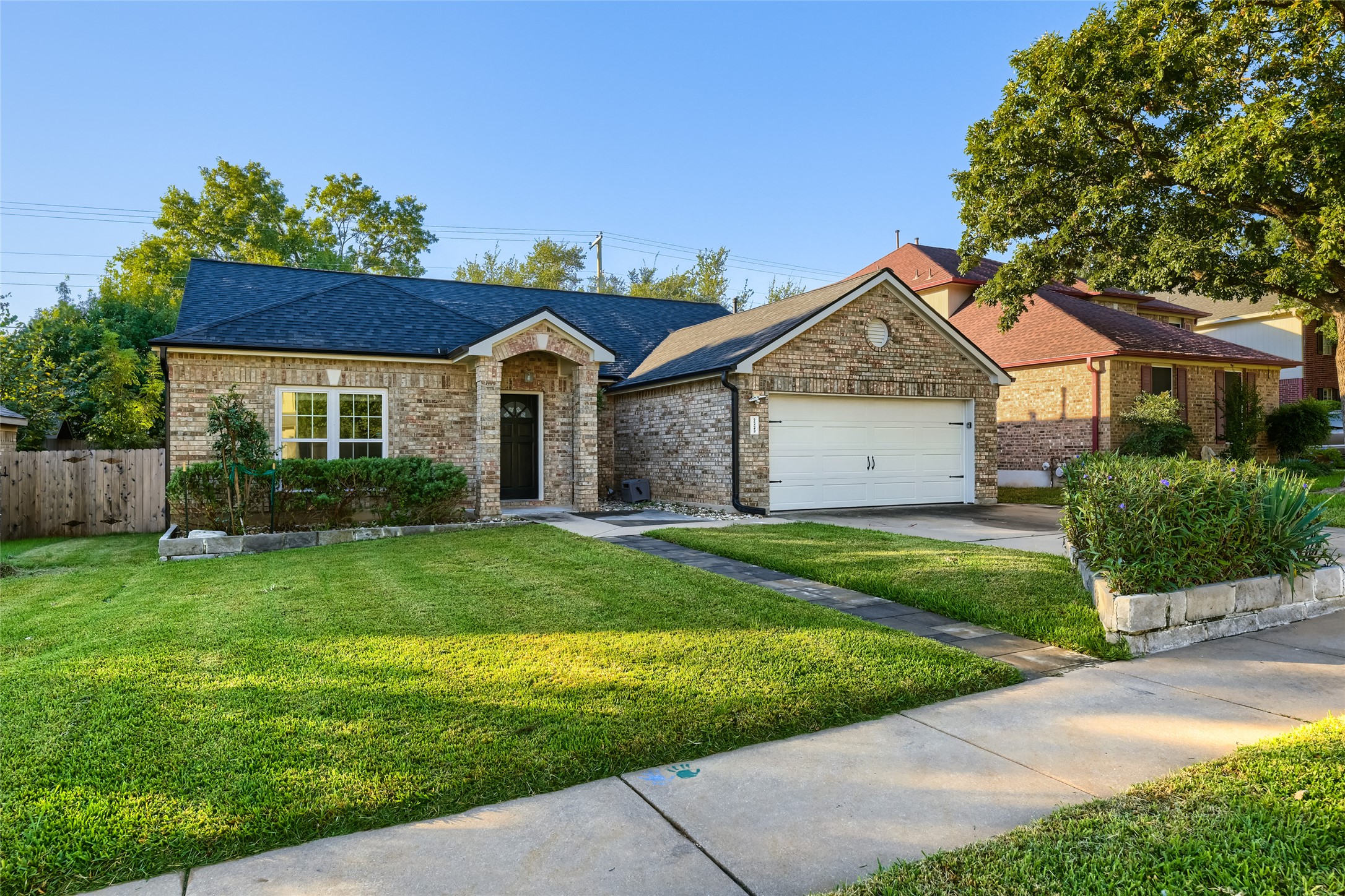 2223 Mockingbird Dr — photo