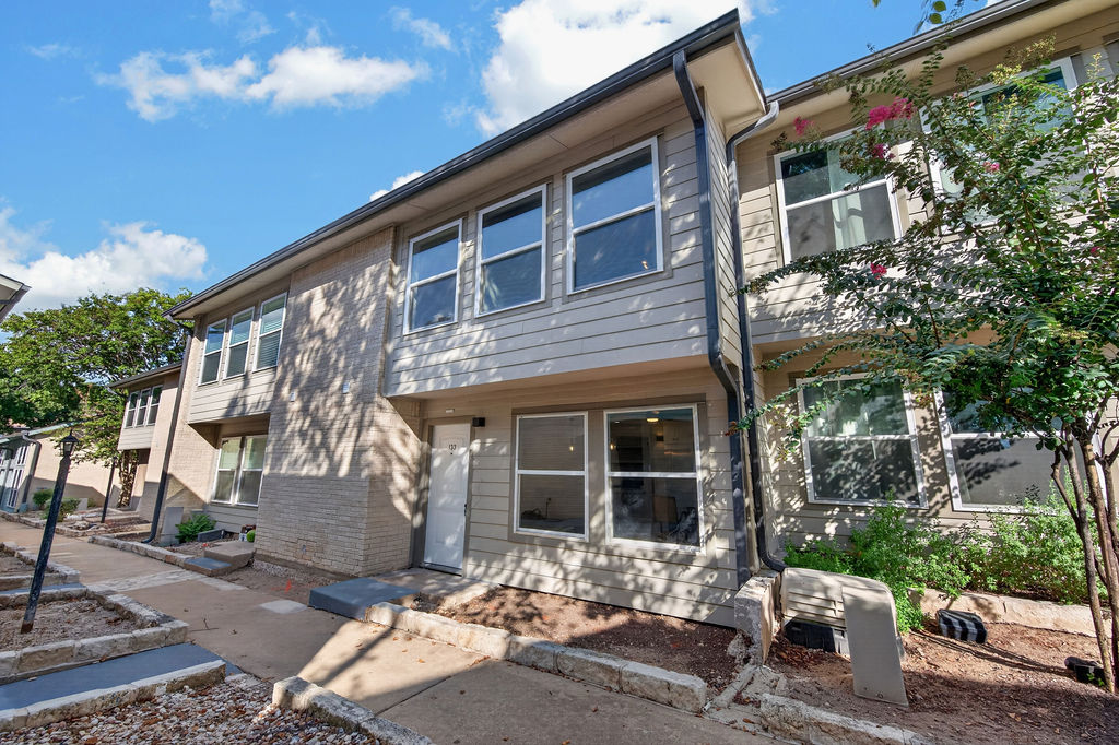 2124 Burton Dr 133 — photo