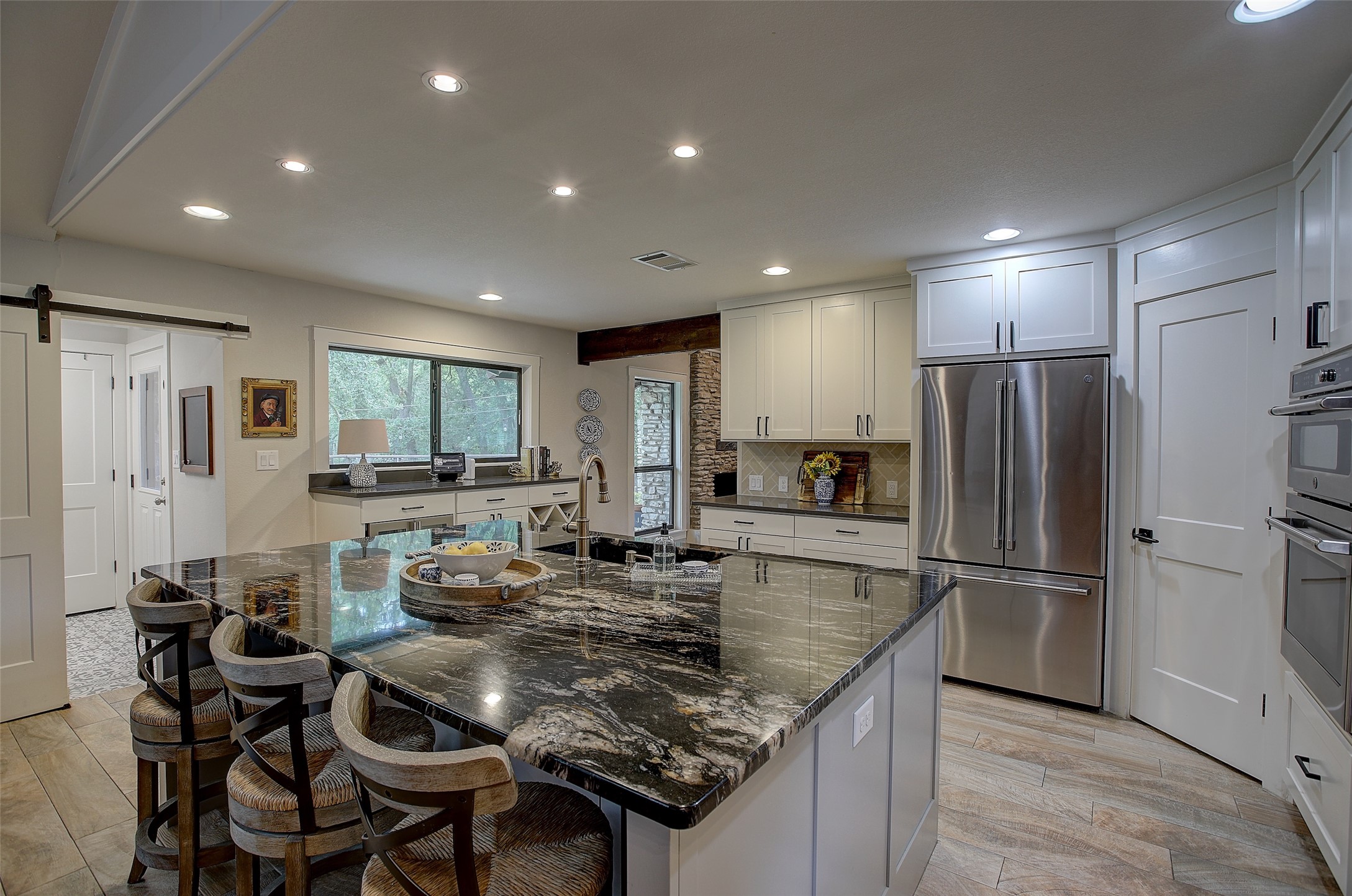 205 E Esparada Drive, Georgetown, TX 78628 — photo 2