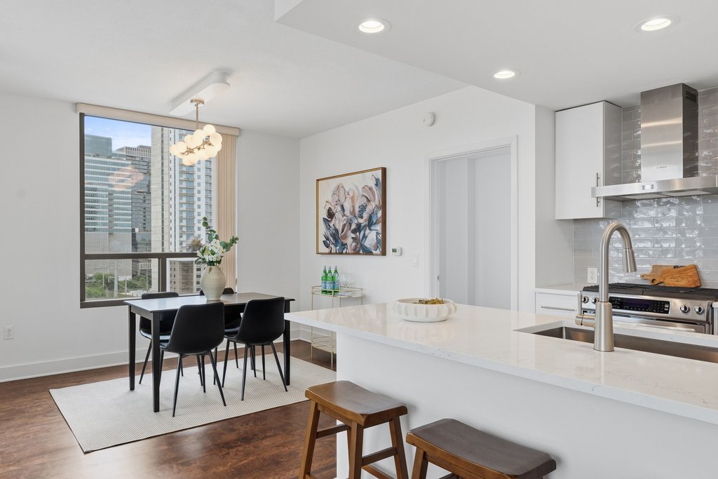 300 Bowie St 1101 — photo