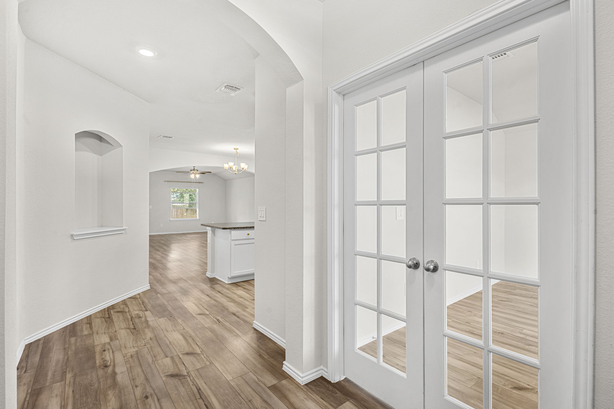 2305 Aylesbury Dr — photo