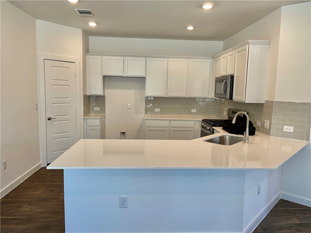 3025 Egan Dr — photo