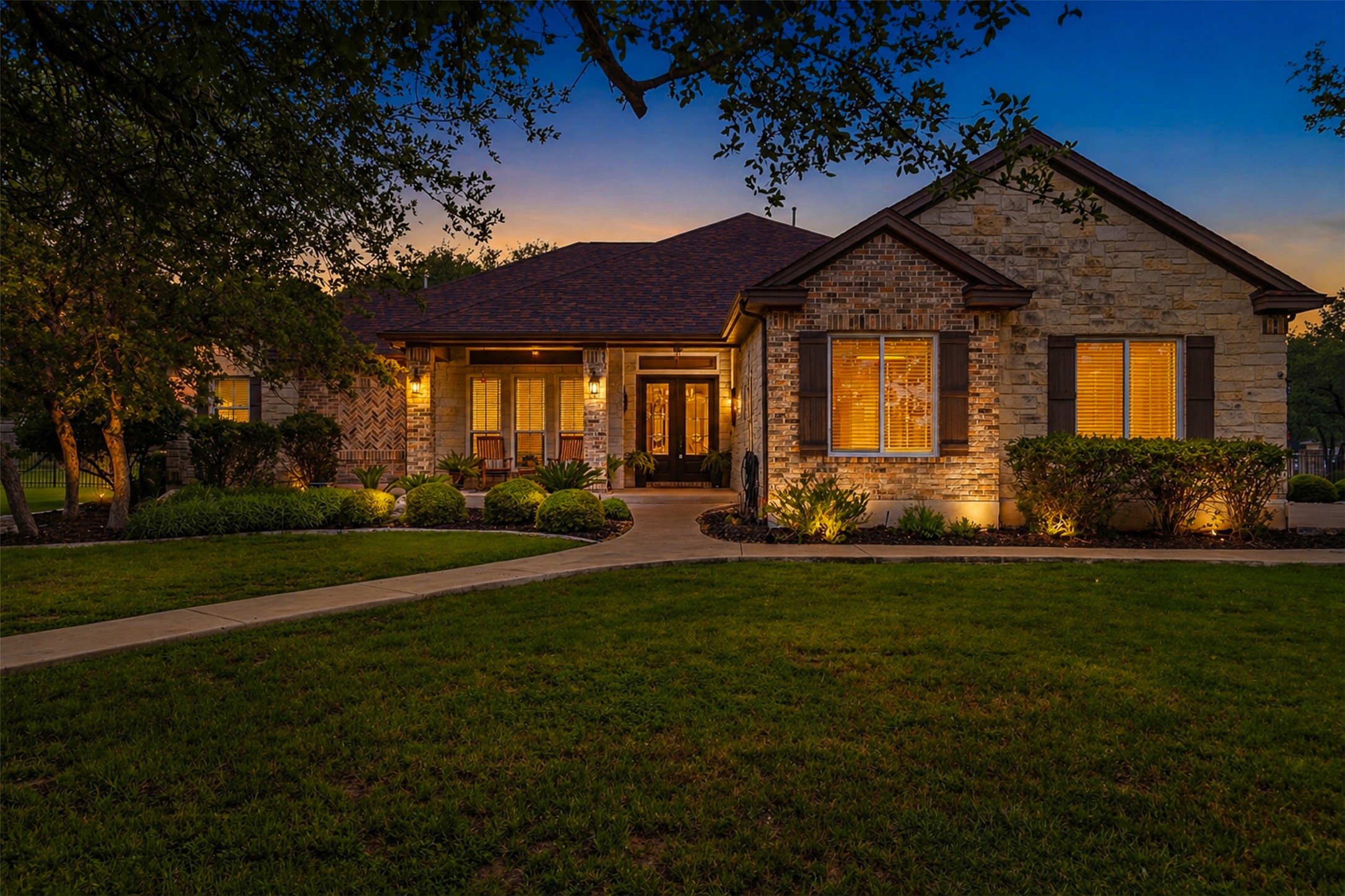 107 W Majestic Oak Ln — photo