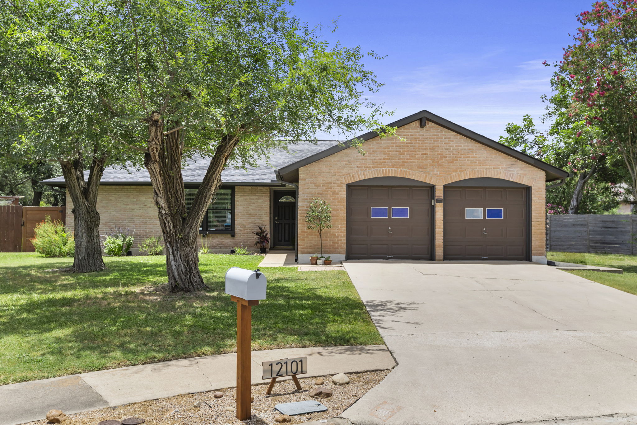 12101 Missel Thrush Ct — photo