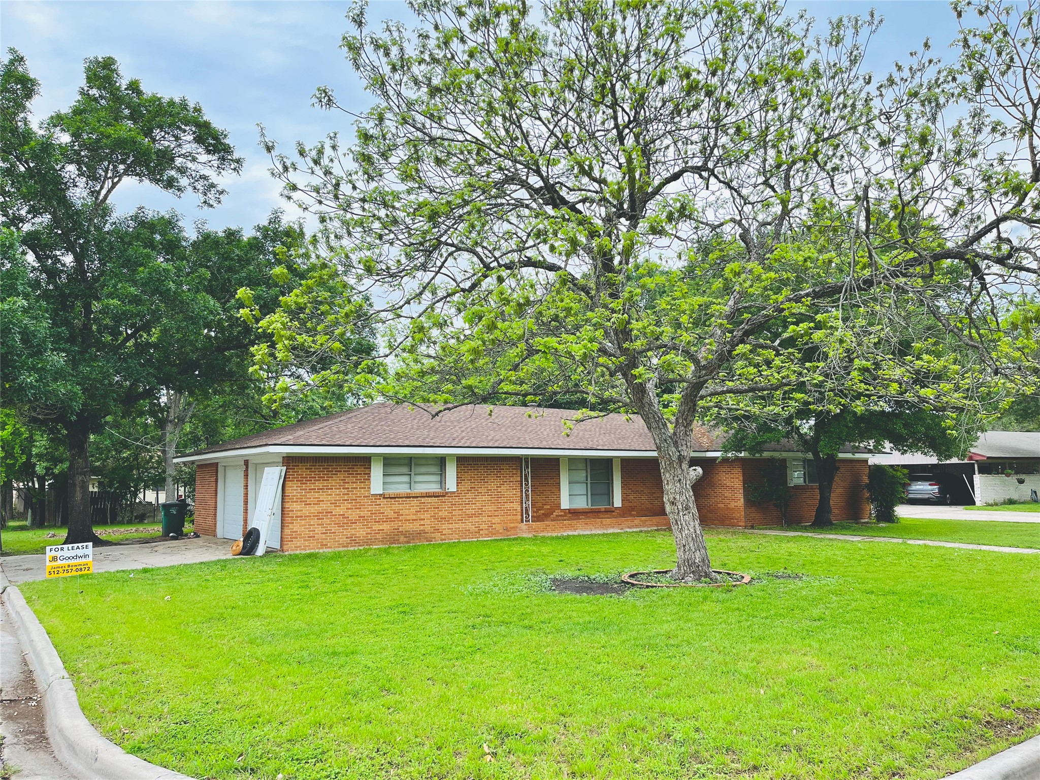 811 Vogel Dr — photo