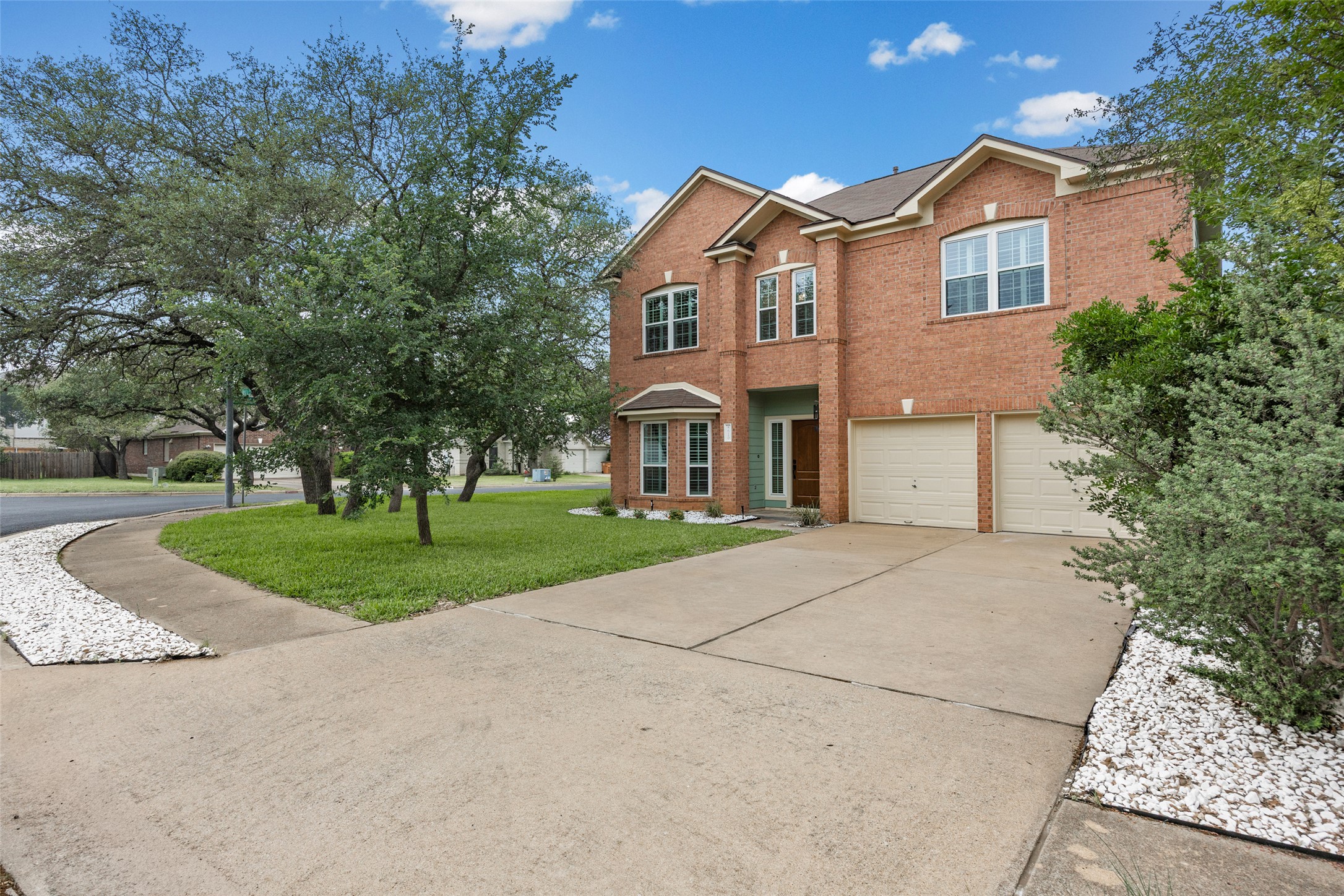 8610 Axis Dr — photo