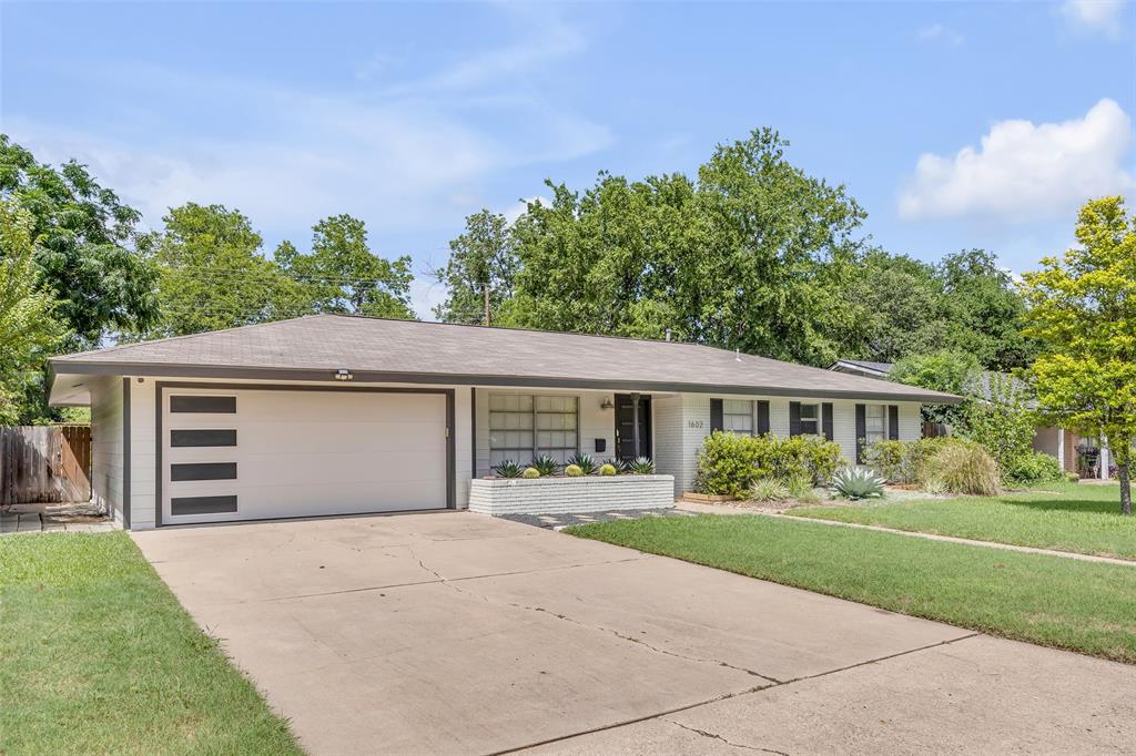 1602 Ashberry Dr — photo