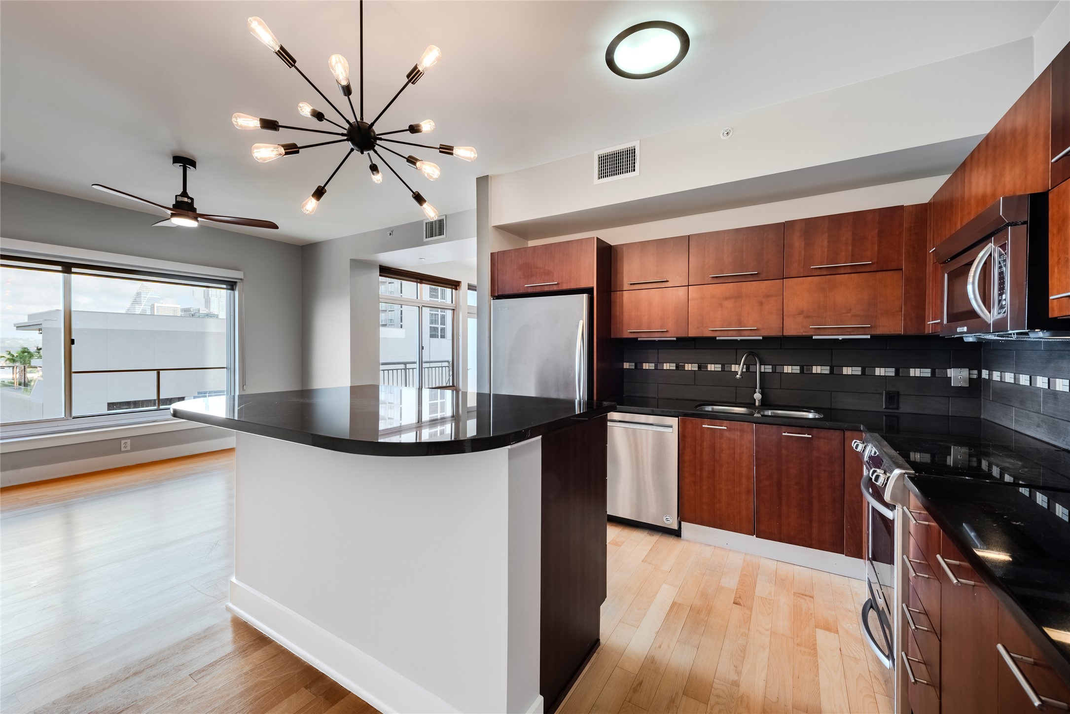 603 Davis St 1201 — photo