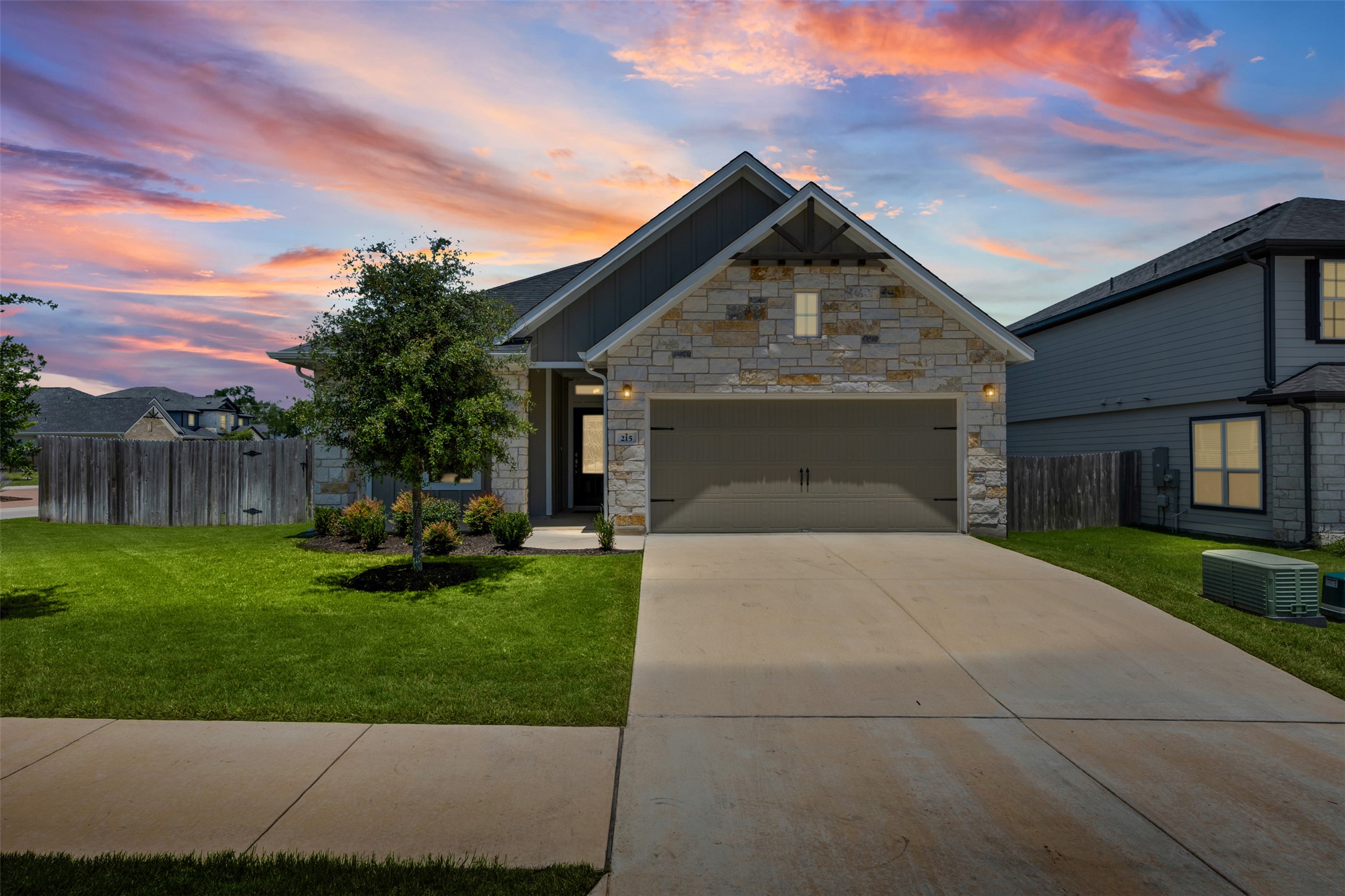 215 Cabiness Dr — photo