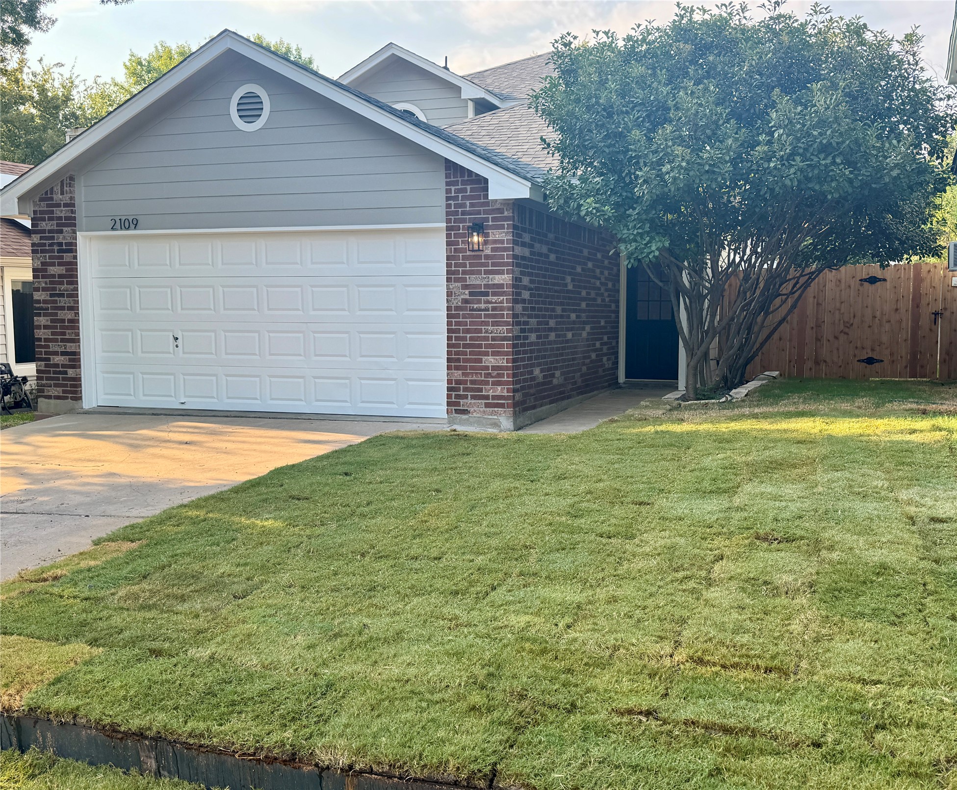2109 Redwing Way — photo