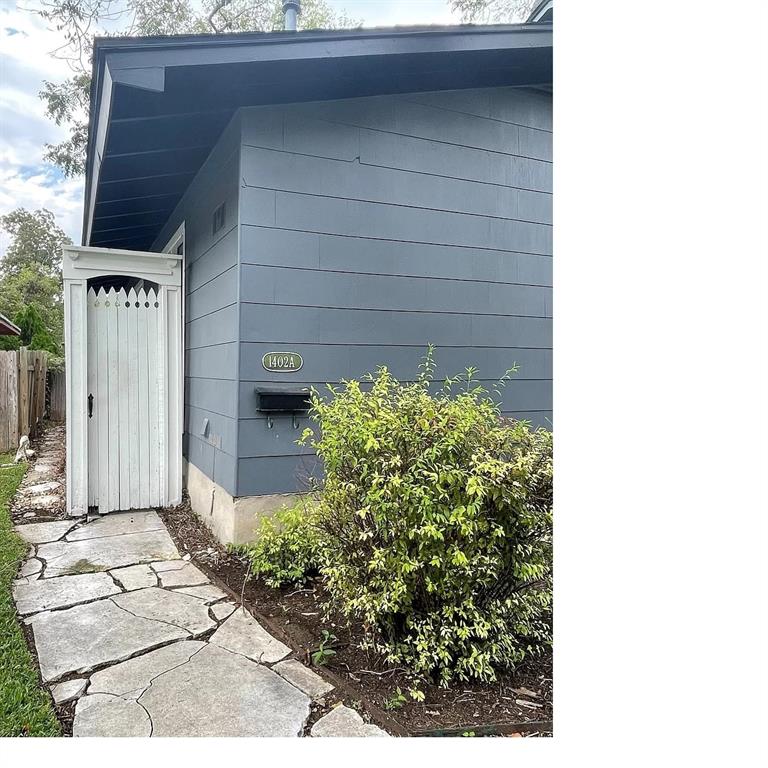 1402 Laurel St a — photo