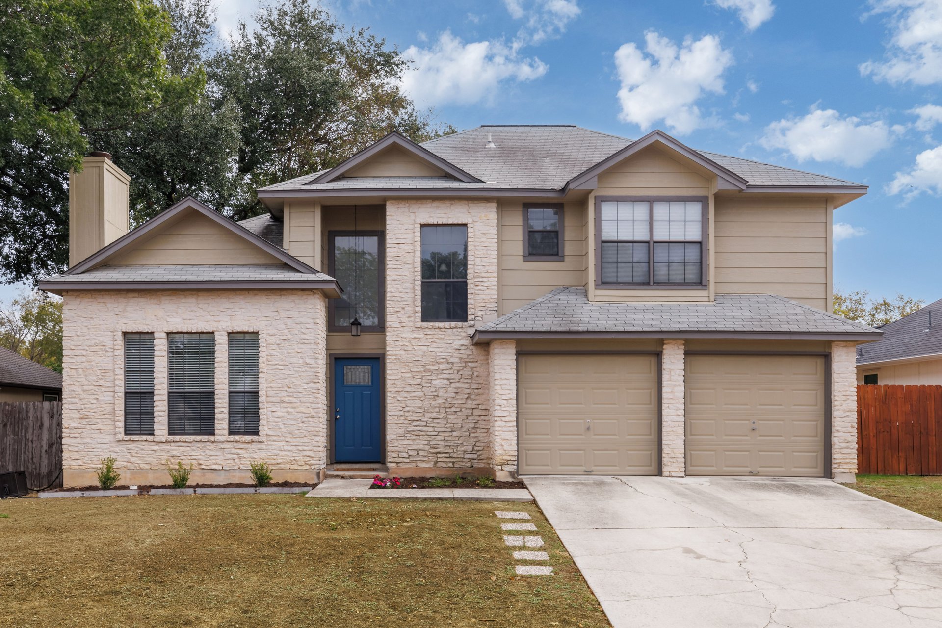 619 Hawthorn Ln — photo