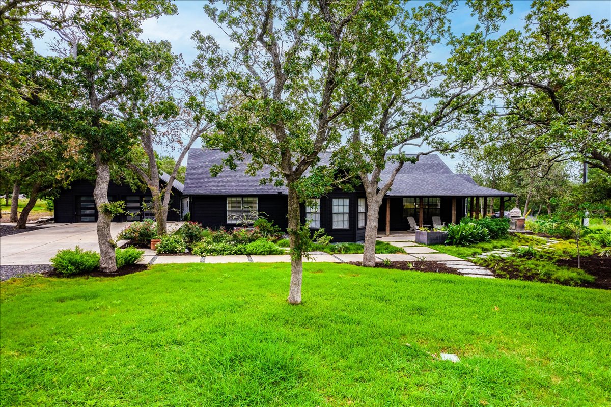 160 Shady Oaks Dr — photo