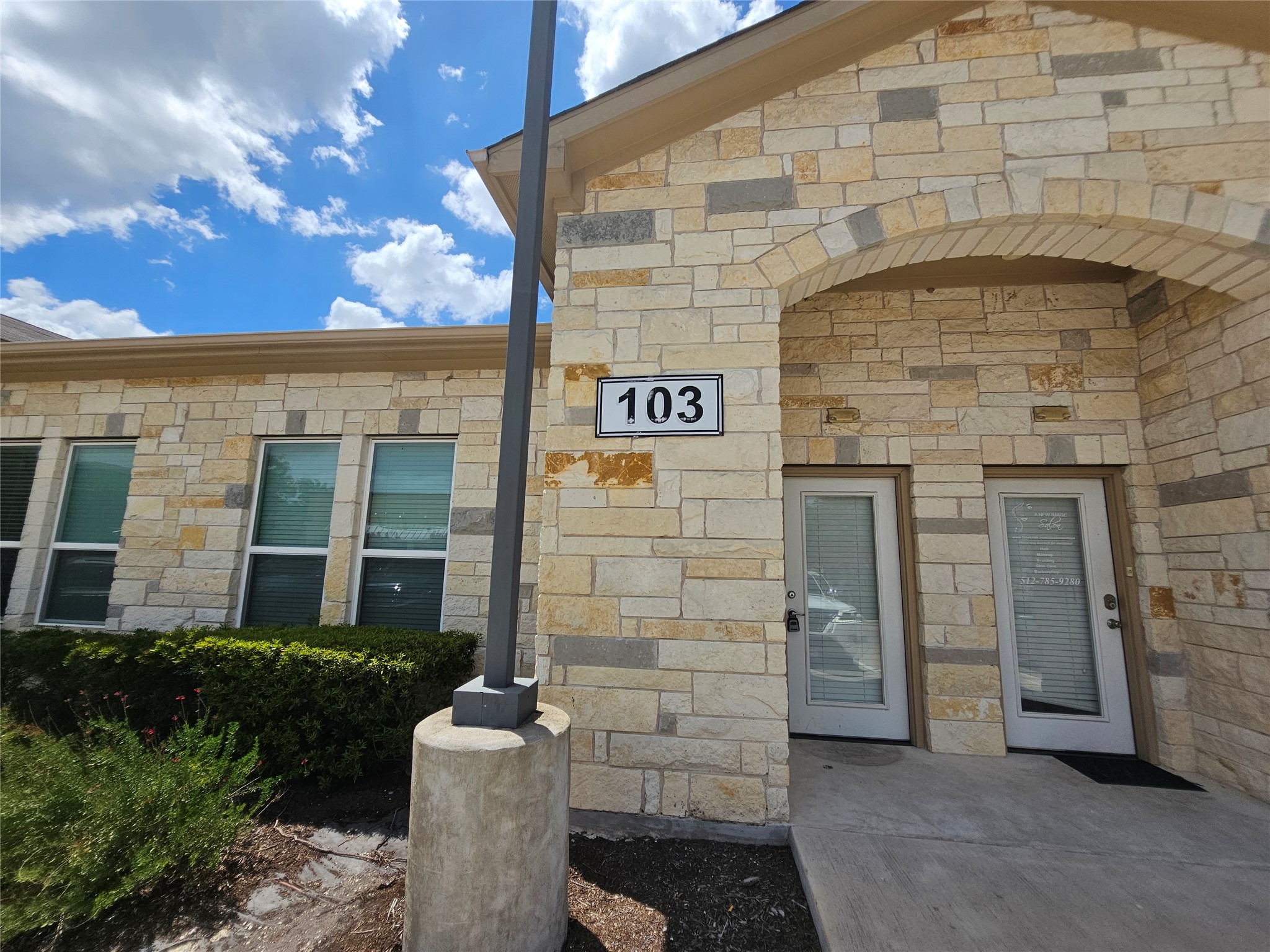 1009 W Pecan St 103 — photo