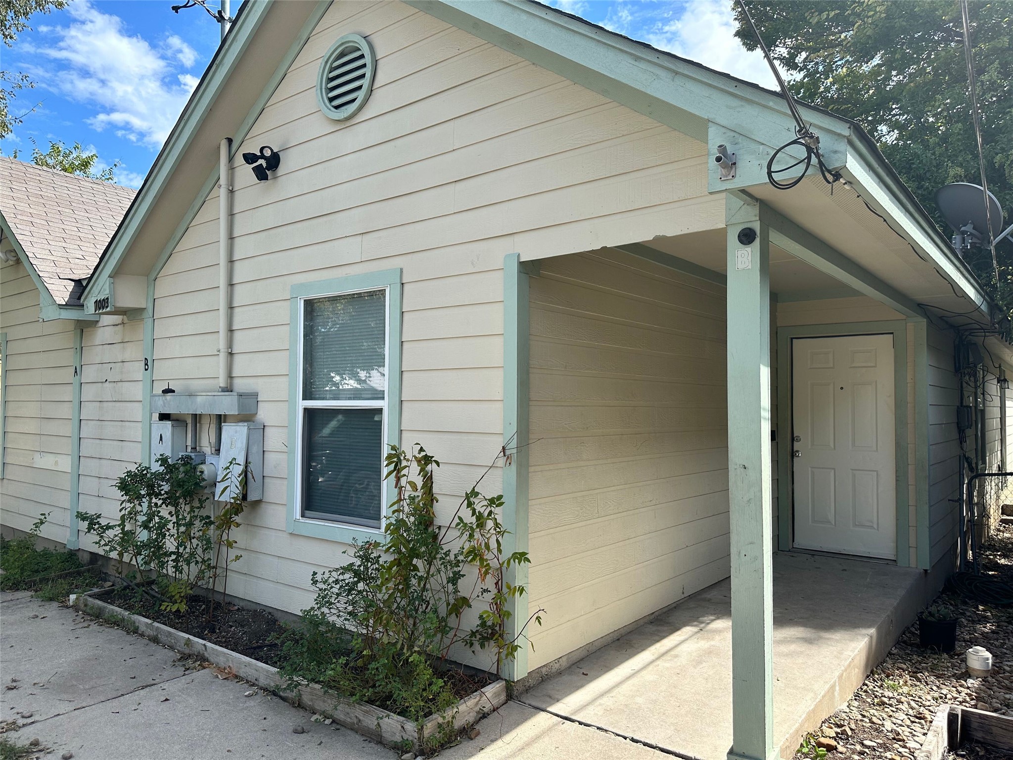 7003 Bennett Ave Unit B — photo