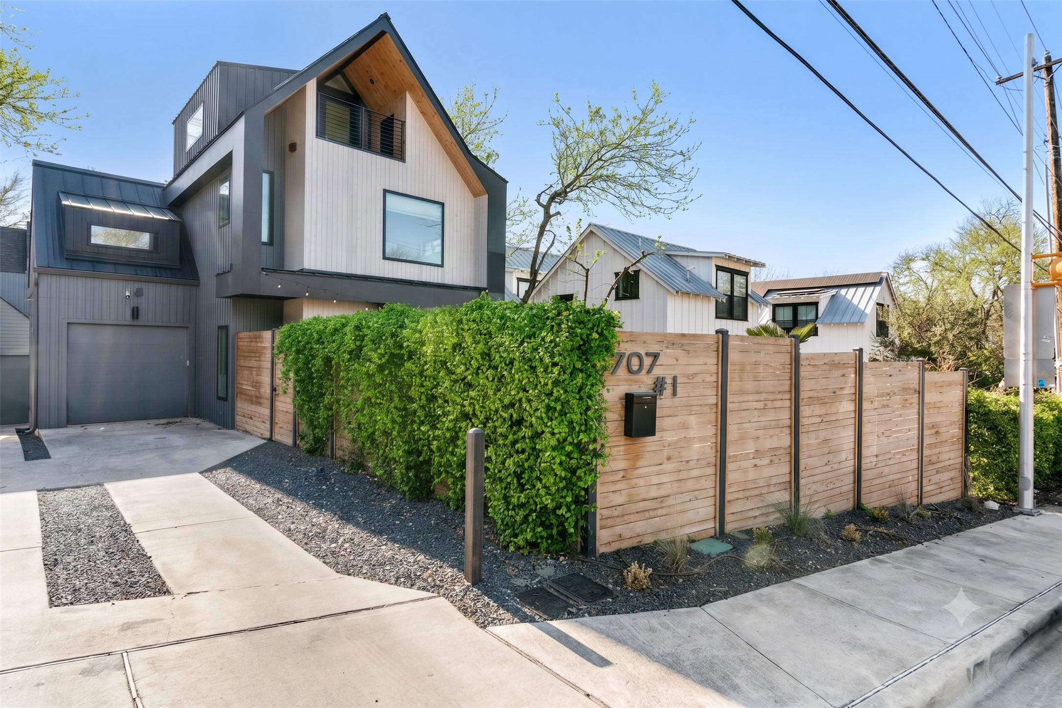707 E Live Oak St a — photo