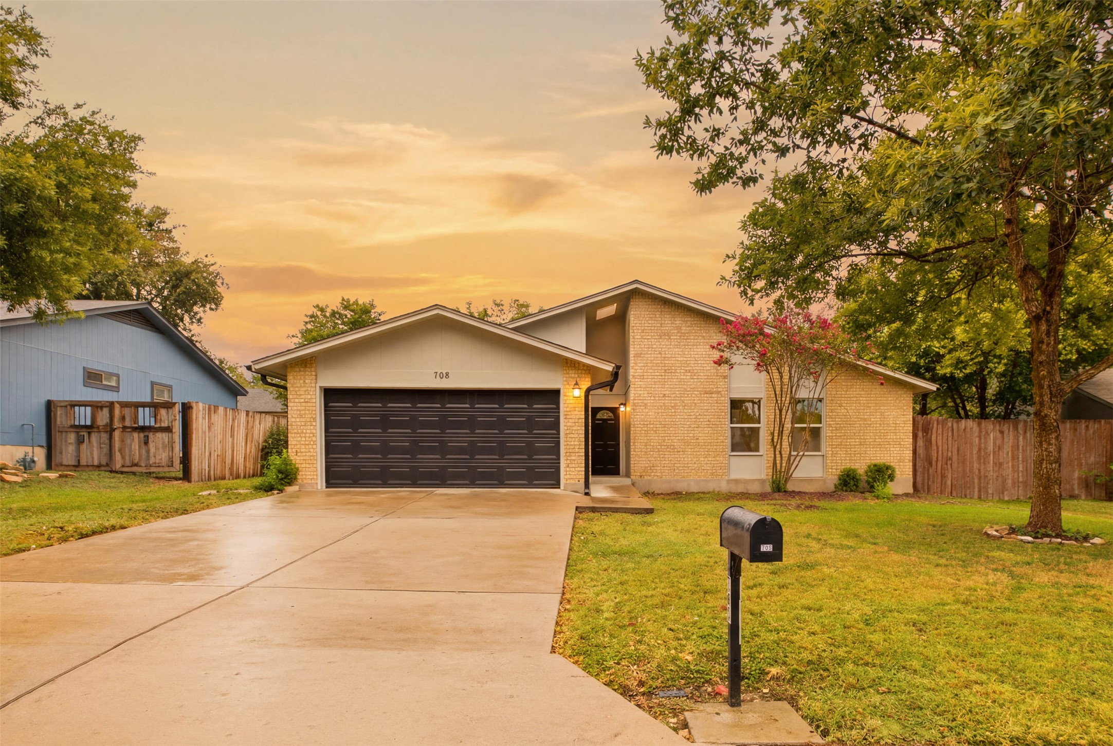 708 Greenwich Pl — photo