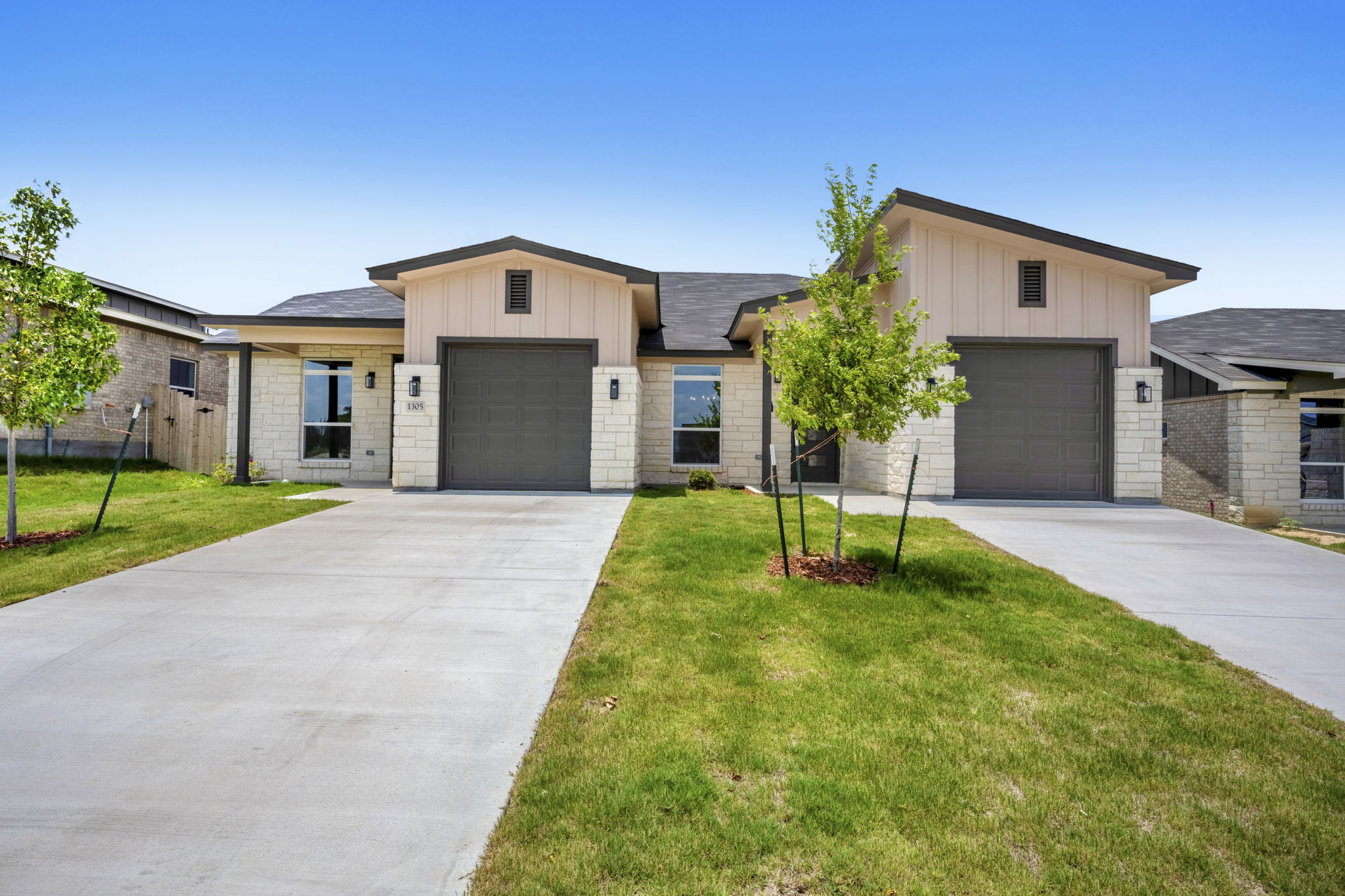 1305 Lone Pine Way — photo