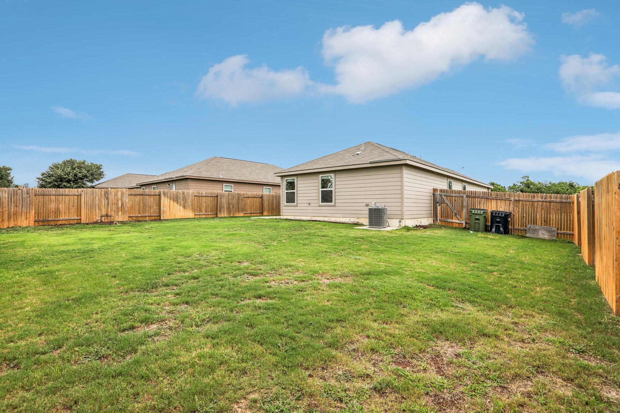 1040 Riverdale CV — photo