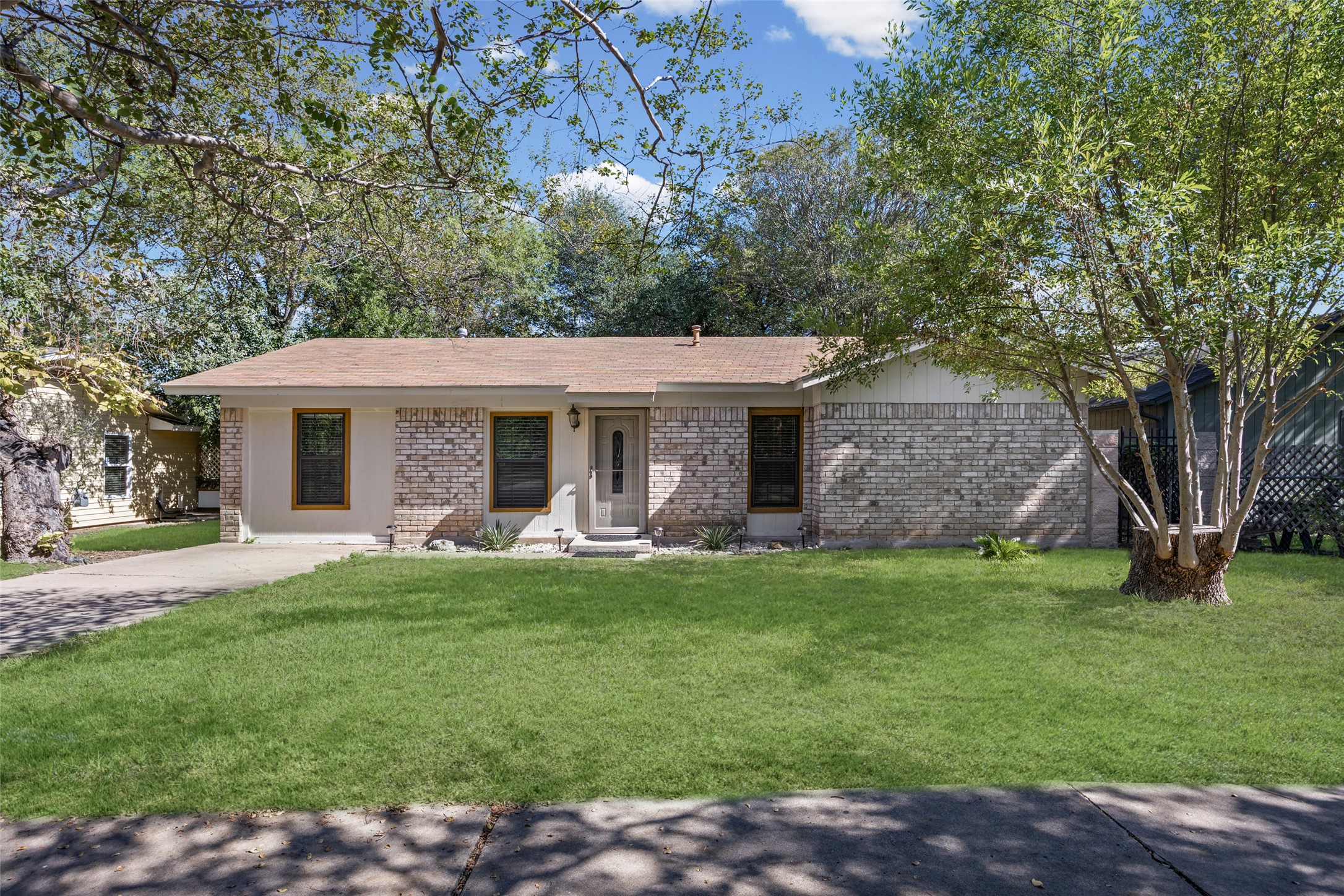 1102 Sahara Ave — photo