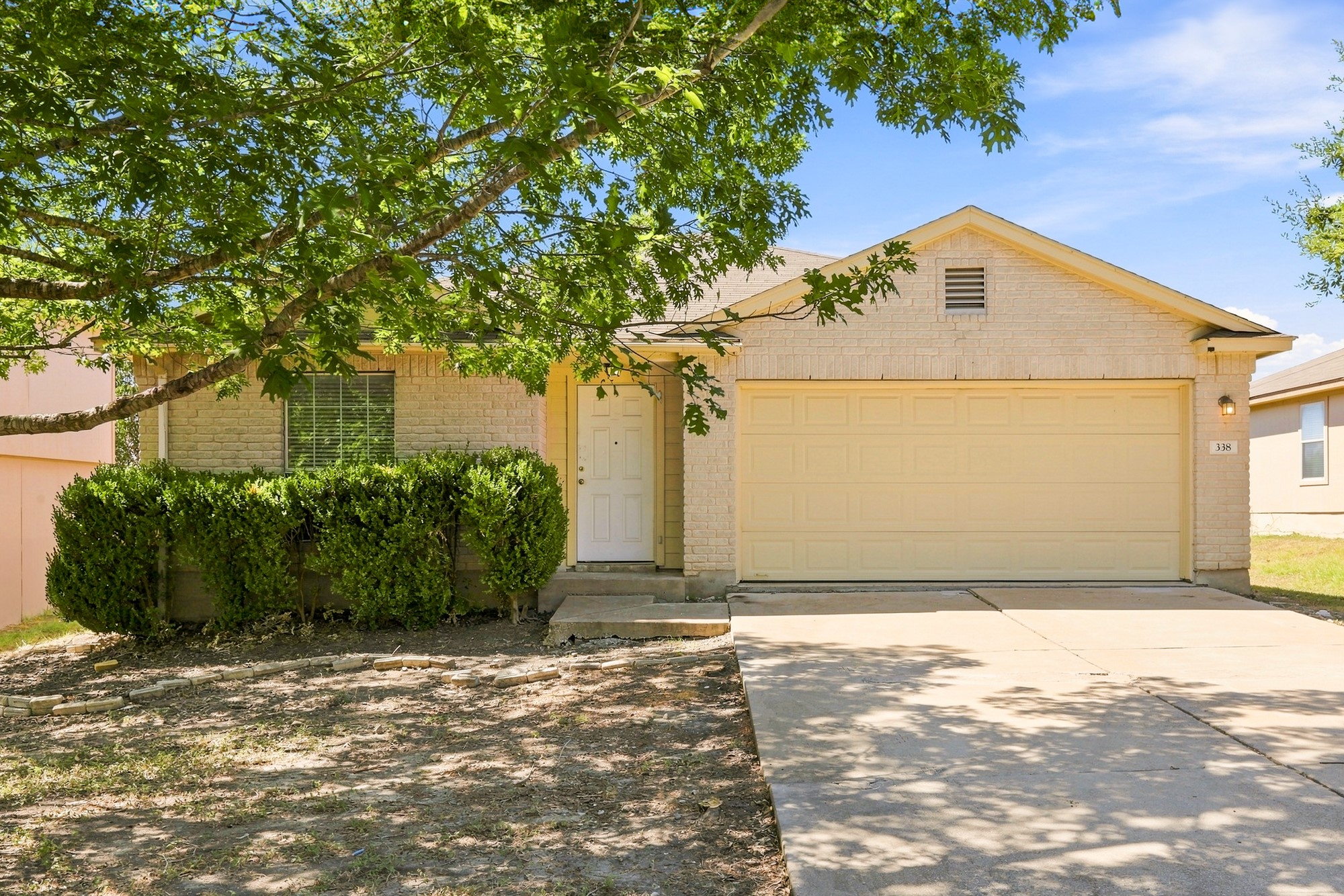 338 Oxford Dr — photo