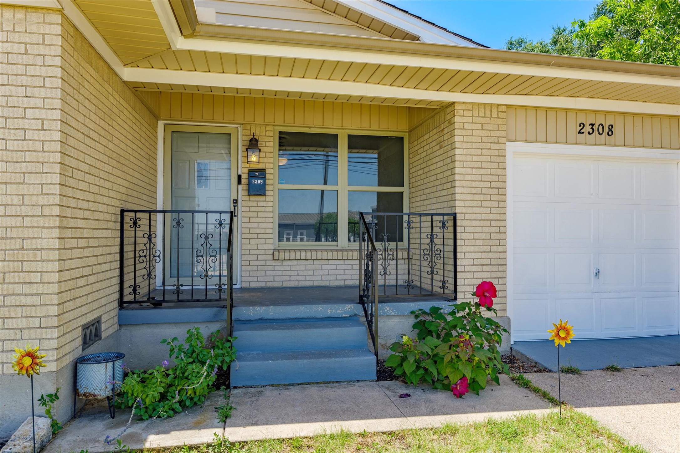 2308 Terrace Dr — photo