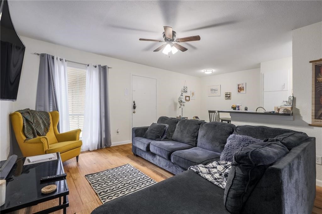 2207 Leon St Unit 203 — photo