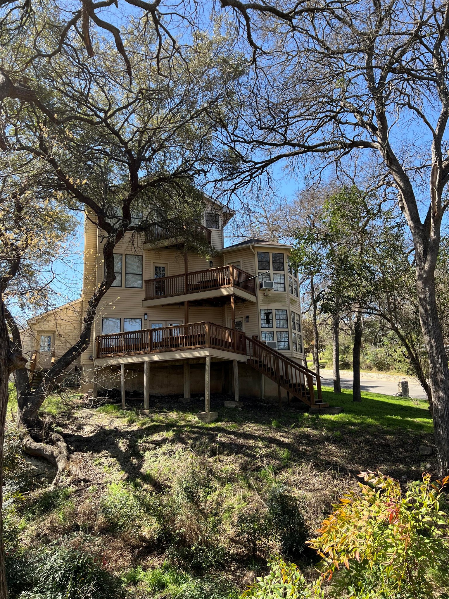 501 Westbrook Dr — photo