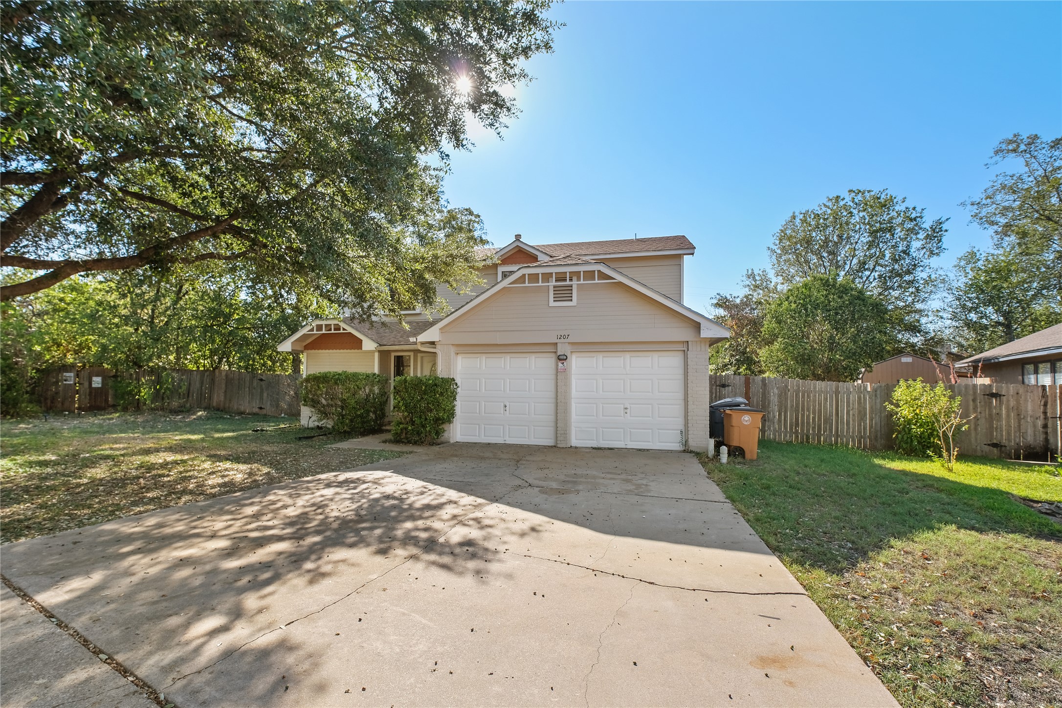 1207 Crupp Ct — photo