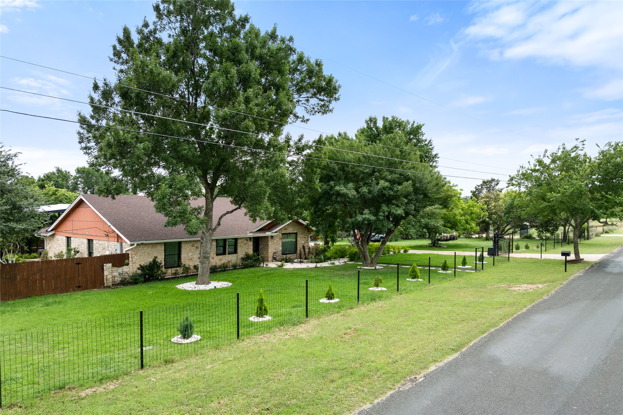 301 OAK RIDGE Road, Georgetown TX 78628 — photo 2