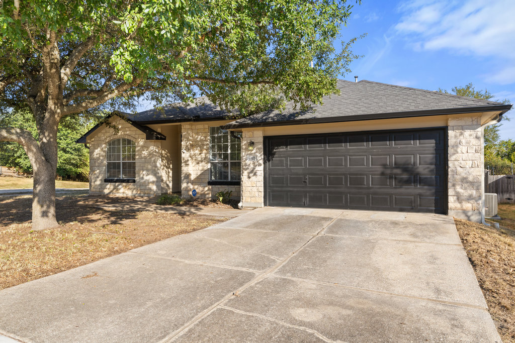 305 Plumbago Dr — photo