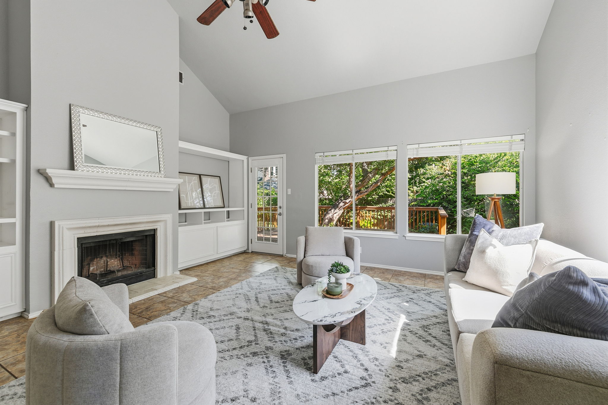 2402 Sparrow Dr — photo