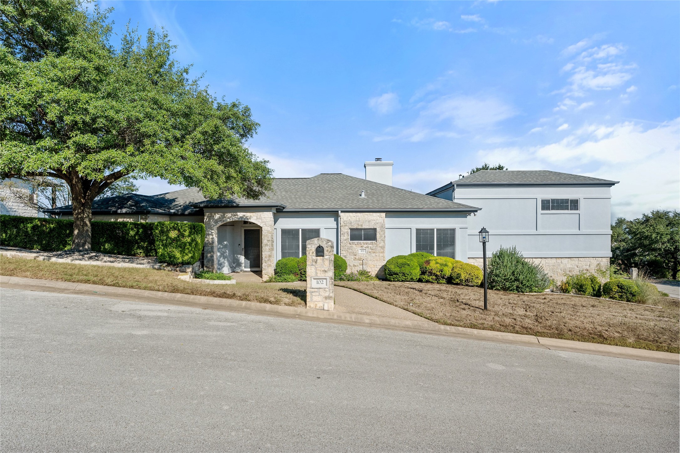 102 Paragon Ct — photo