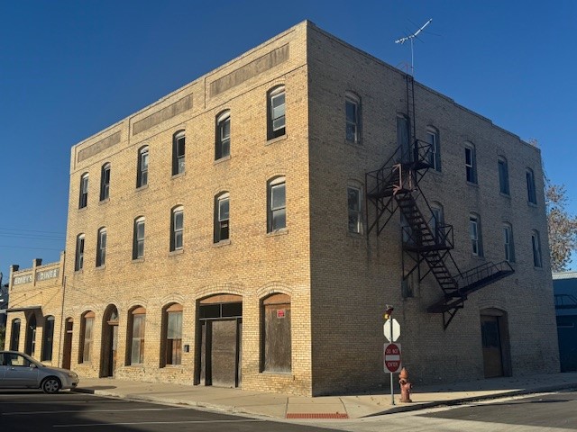 111 NE 2nd St NE — photo