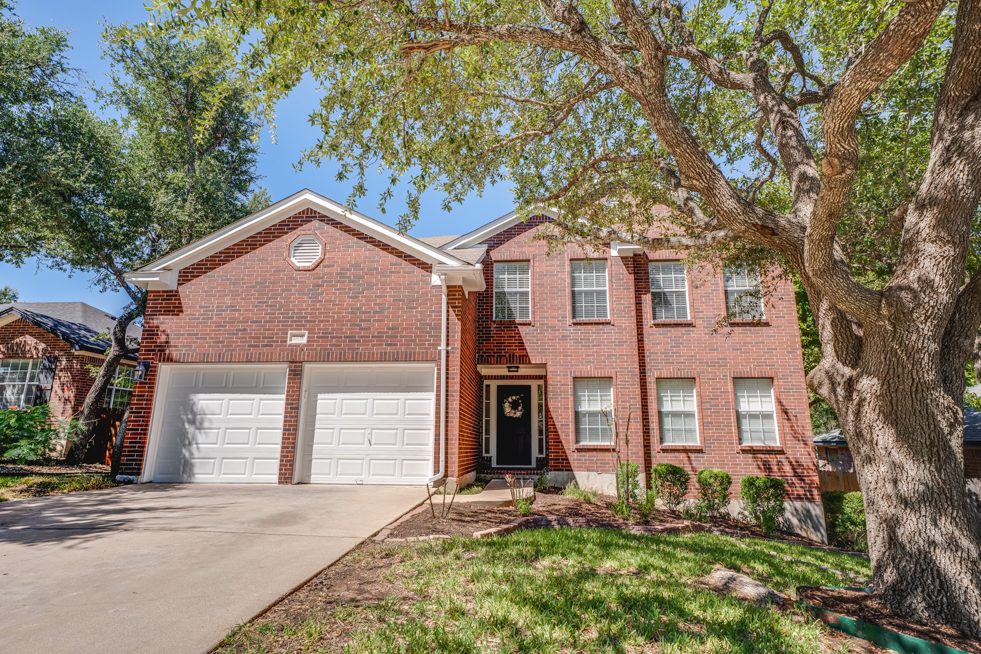1705 Oakmont Ln — photo