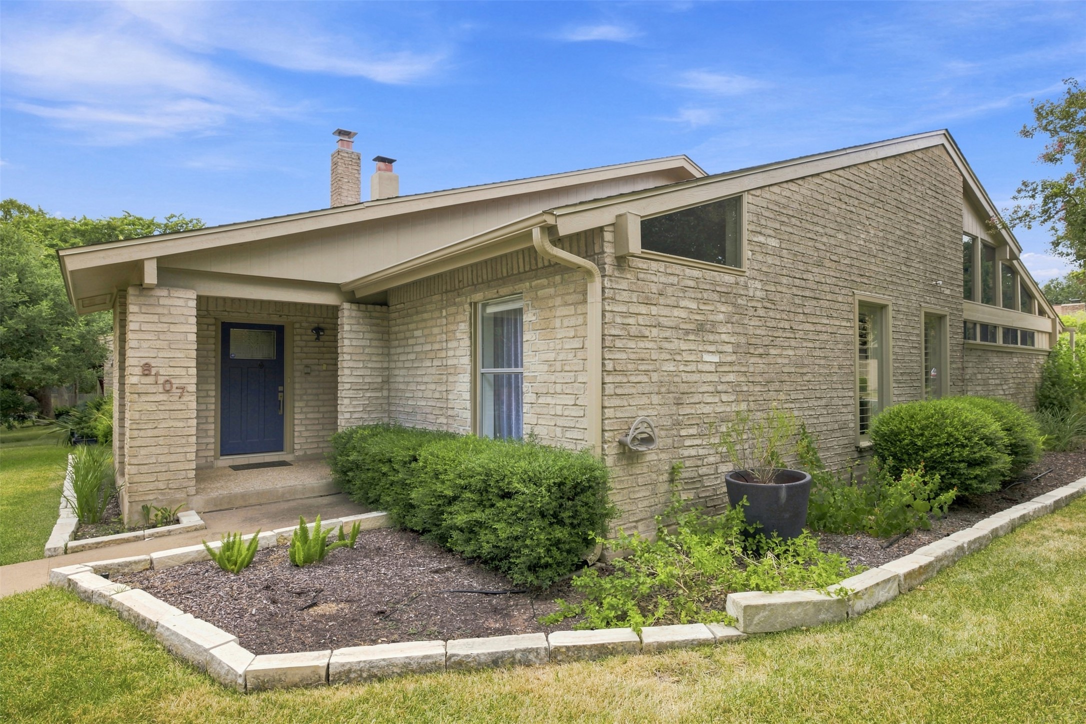 8107 Middle Ct — photo