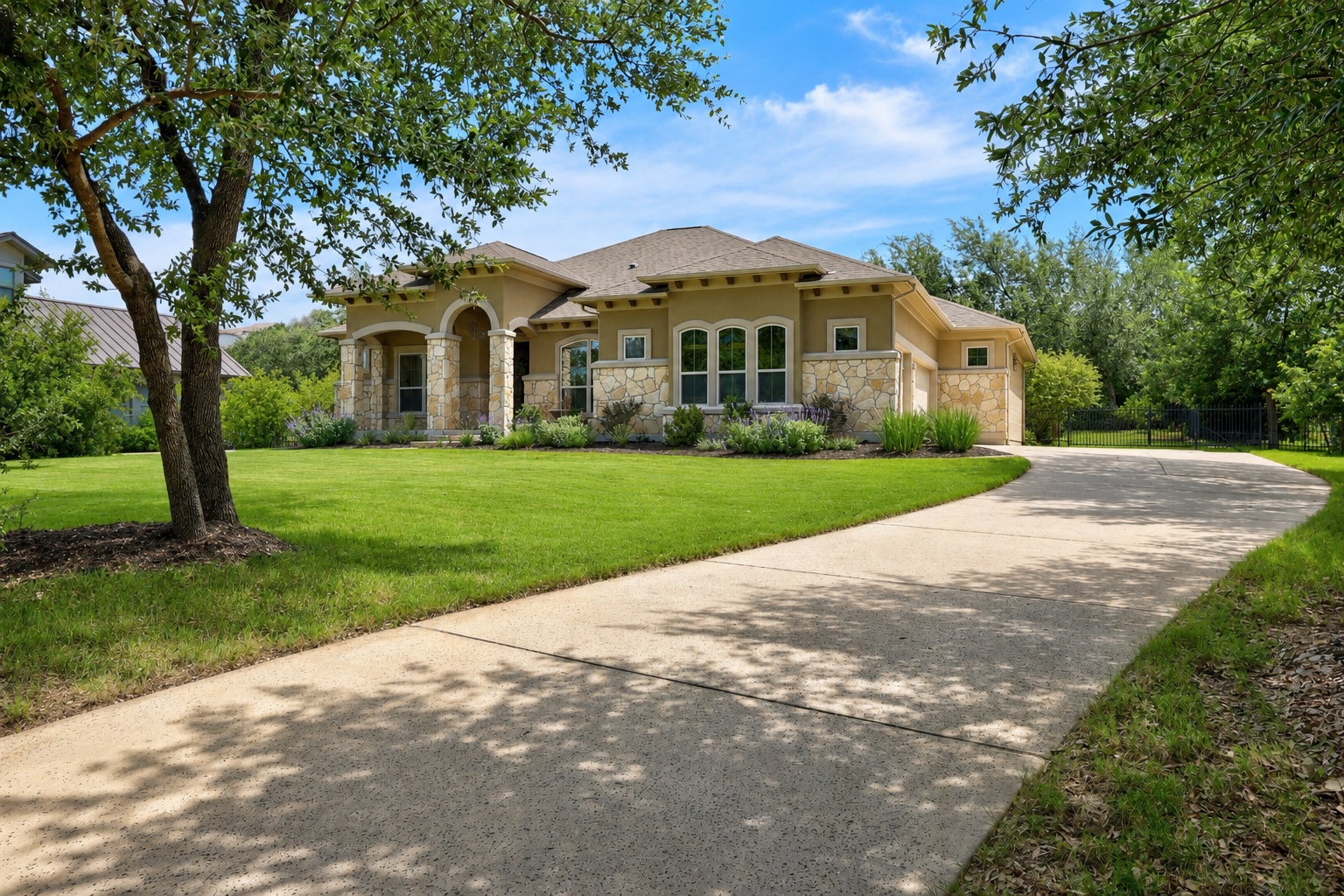 17001 Northlake Hills Dr — photo