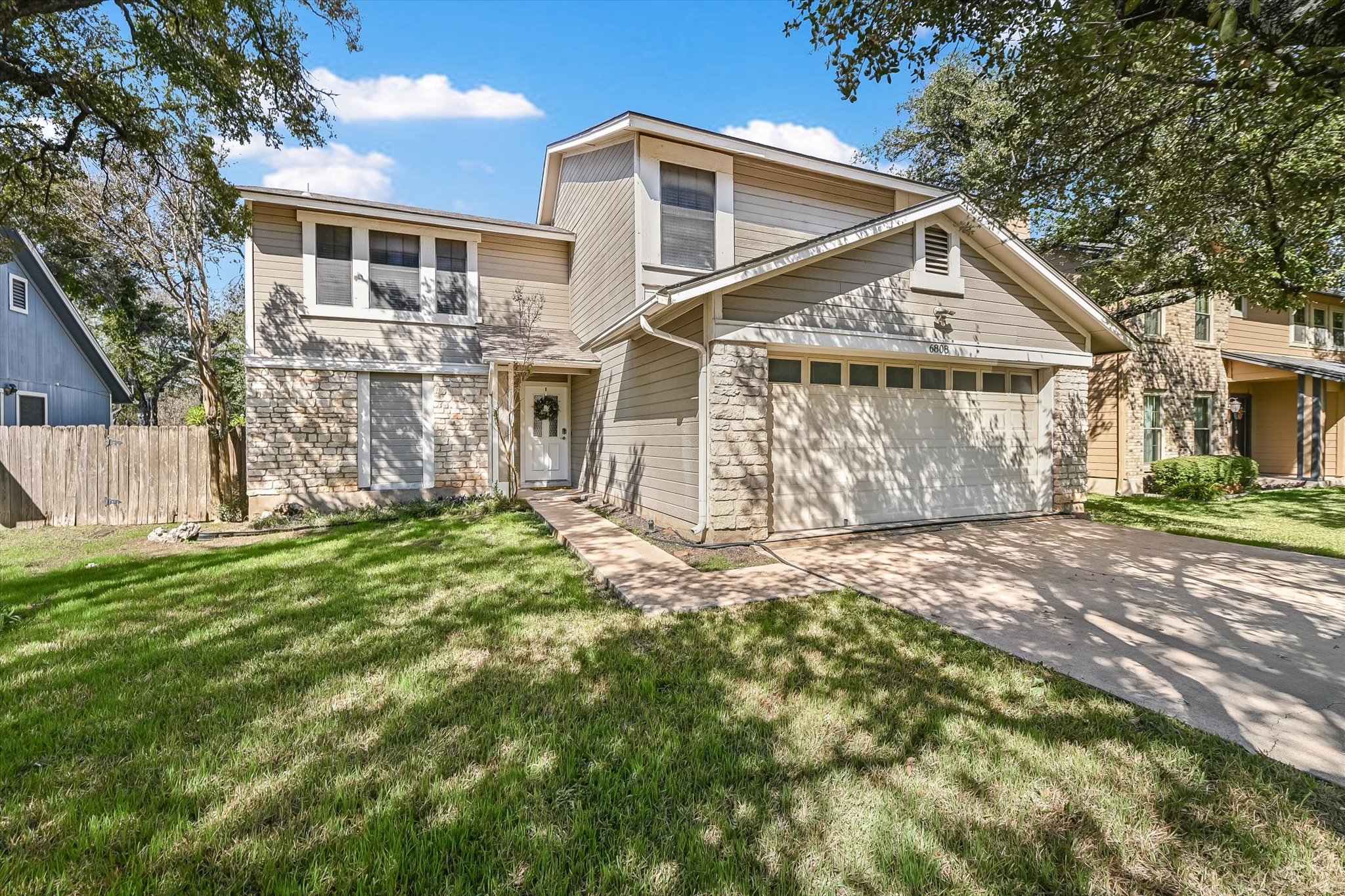 6808 Luckenbach Ln — photo