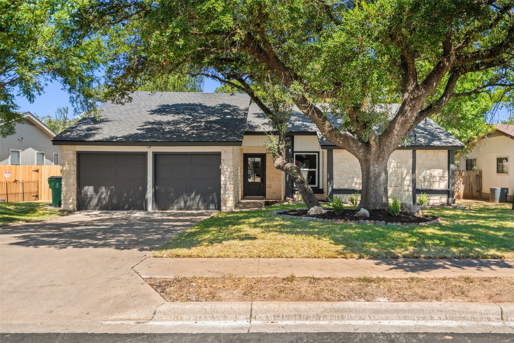 410 Oakridge Pass — photo