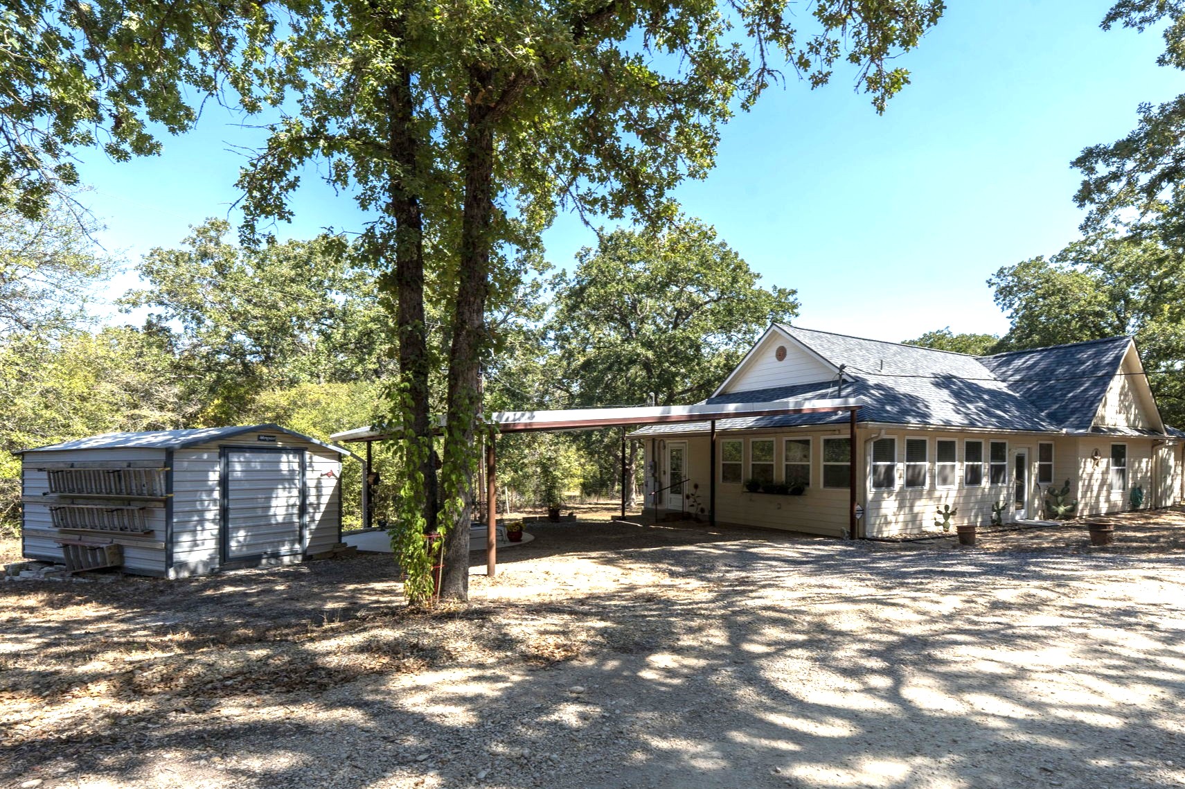 220 Clydesdale Dr — photo
