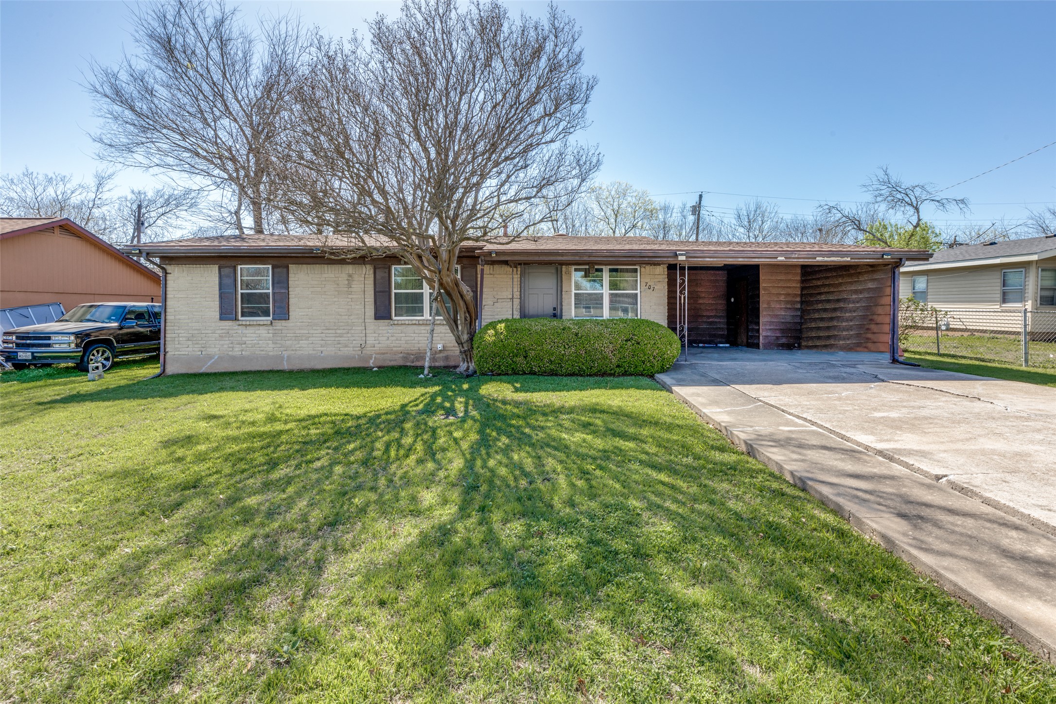 707 Debus Dr — photo